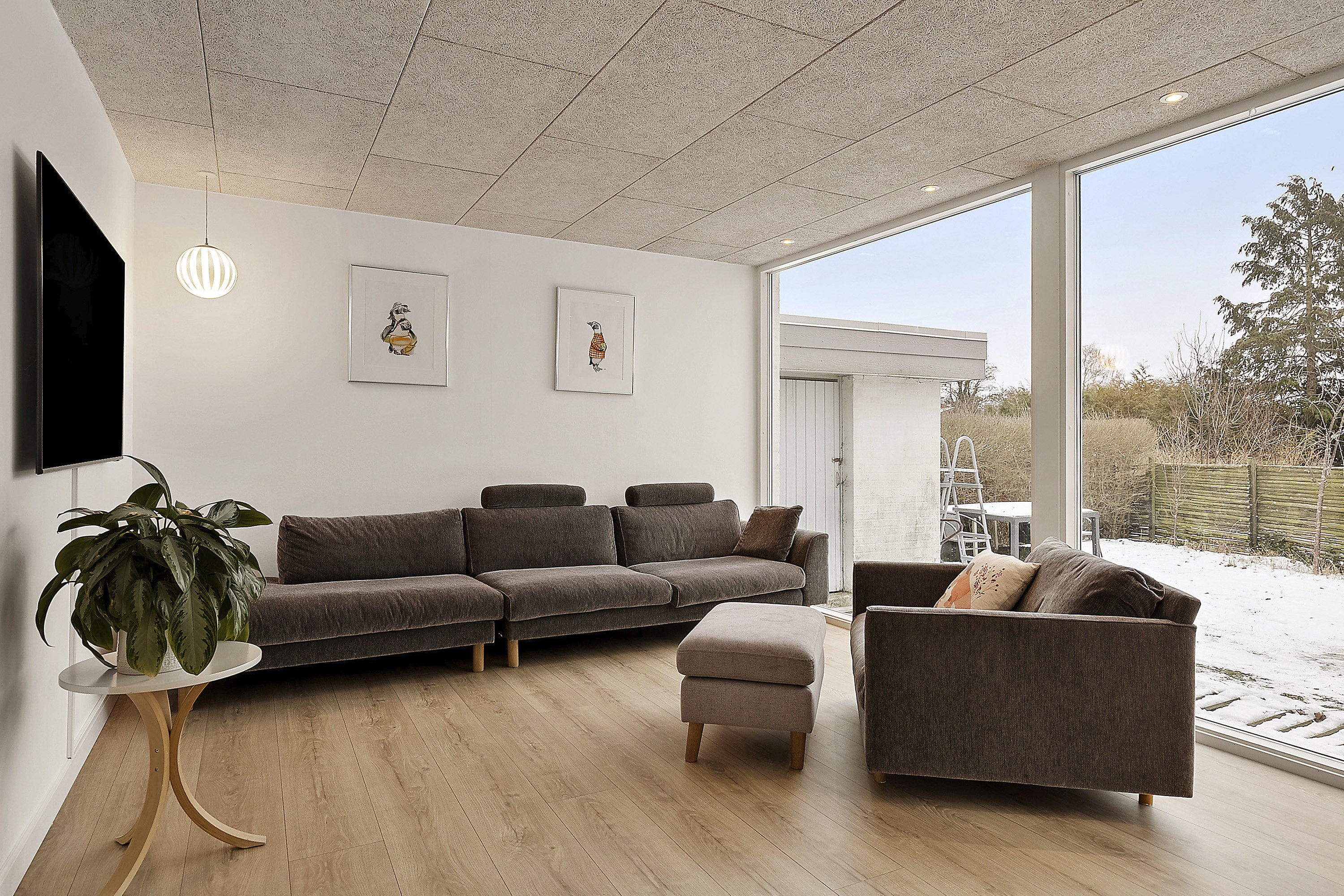 Fremhævet stue billede i fuldskærmstilstand. Billede af Hyldegårdsvej 8, Seden, 5240 Odense NØ