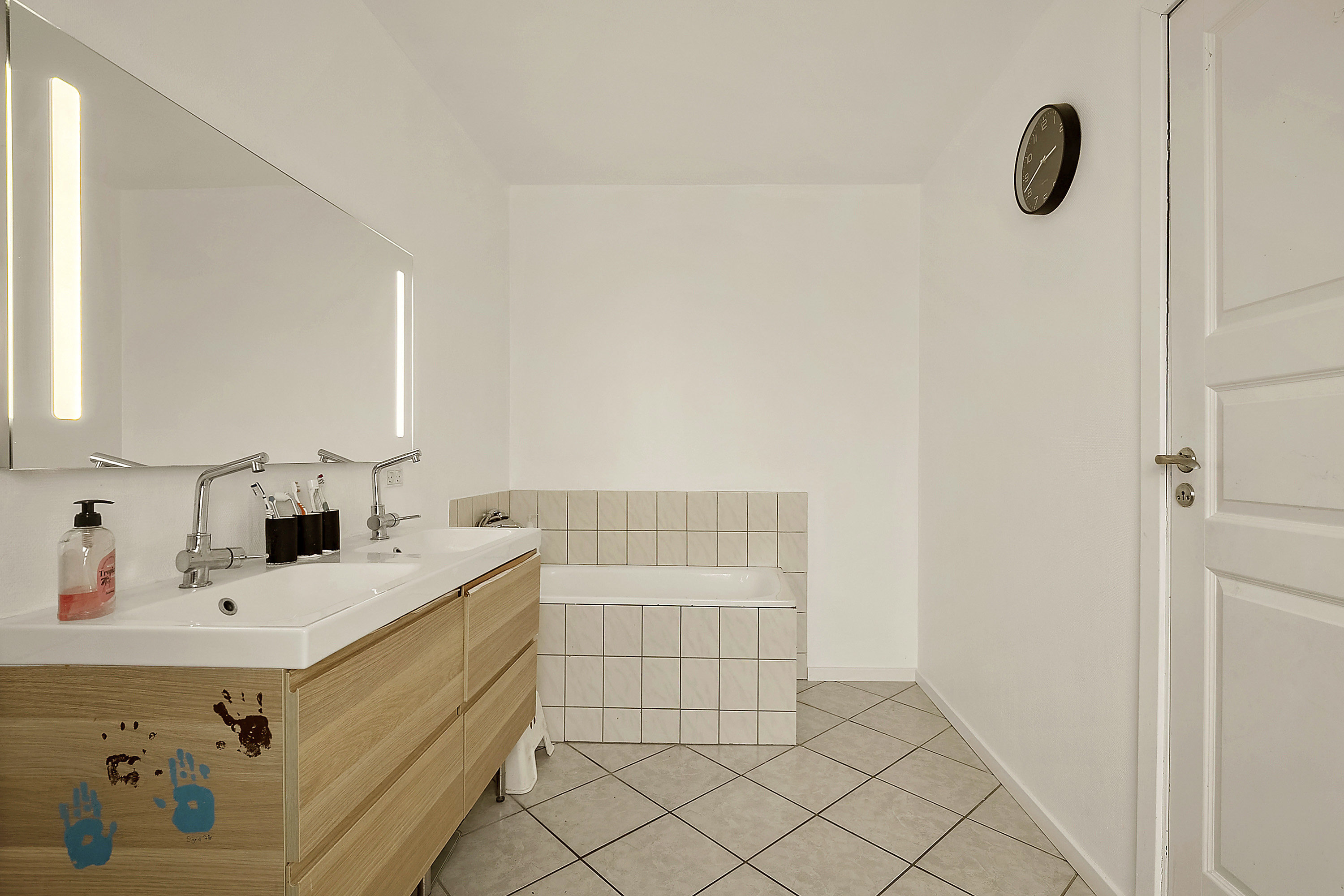 Fremhævet badeværelse billede i fuldskærmstilstand. Billede af Hyldegårdsvej 8, Seden, 5240 Odense NØ