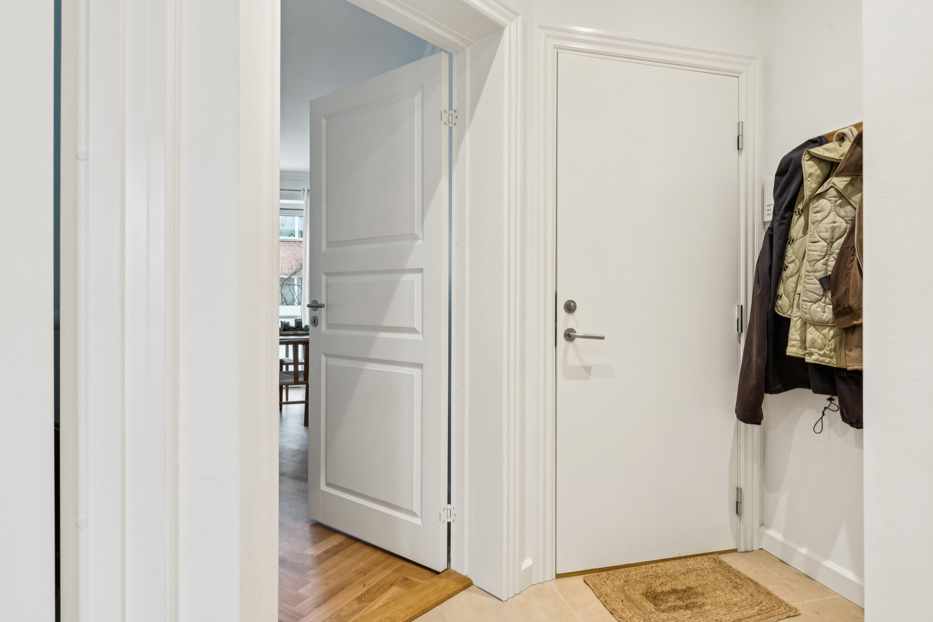 Fremhævet entré billede i fuldskærmstilstand. Billede af Dybbølgade 7, 2. th., 9000 Aalborg