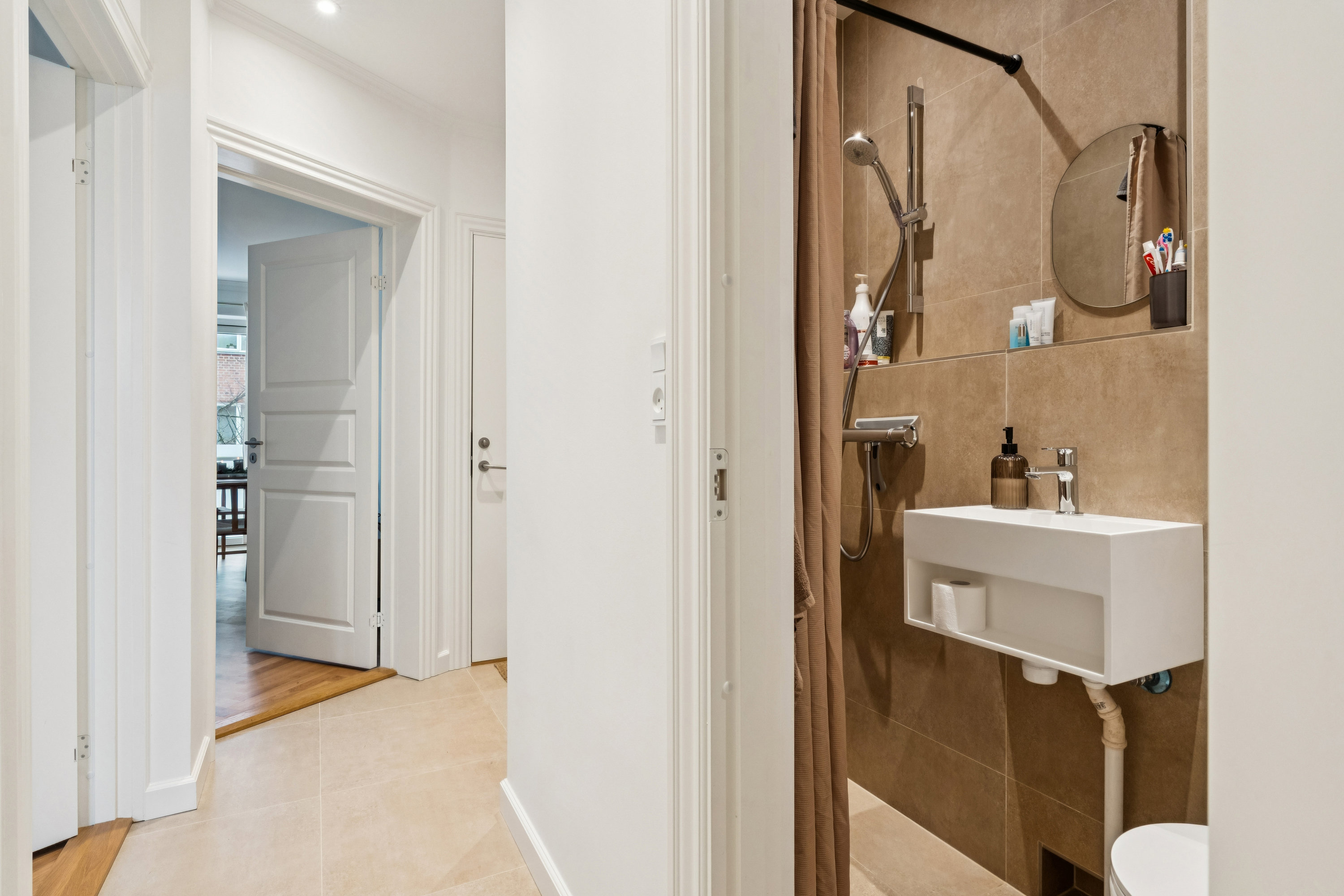 Fremhævet badeværelse billede i fuldskærmstilstand. Billede af Dybbølgade 7, 2. th., 9000 Aalborg