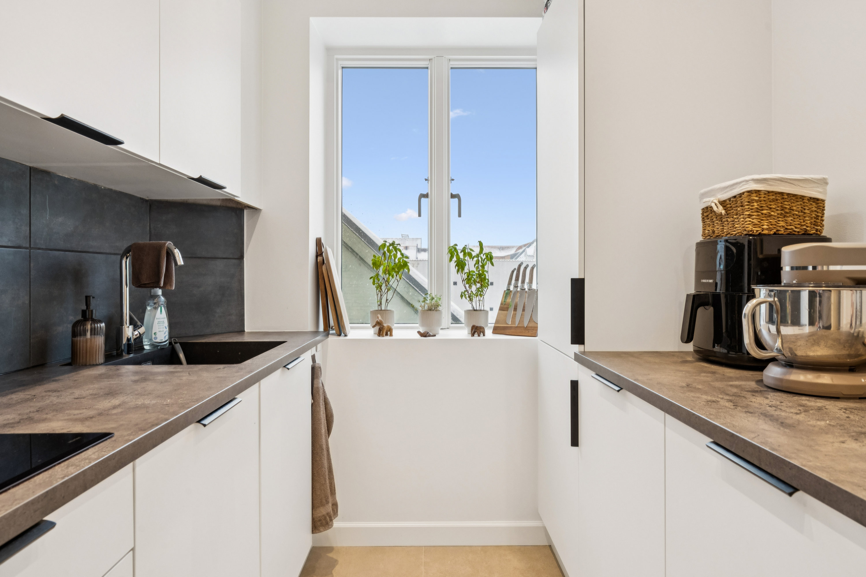 Fremhævet køkken billede i fuldskærmstilstand. Billede af Dybbølgade 7, 2. th., 9000 Aalborg