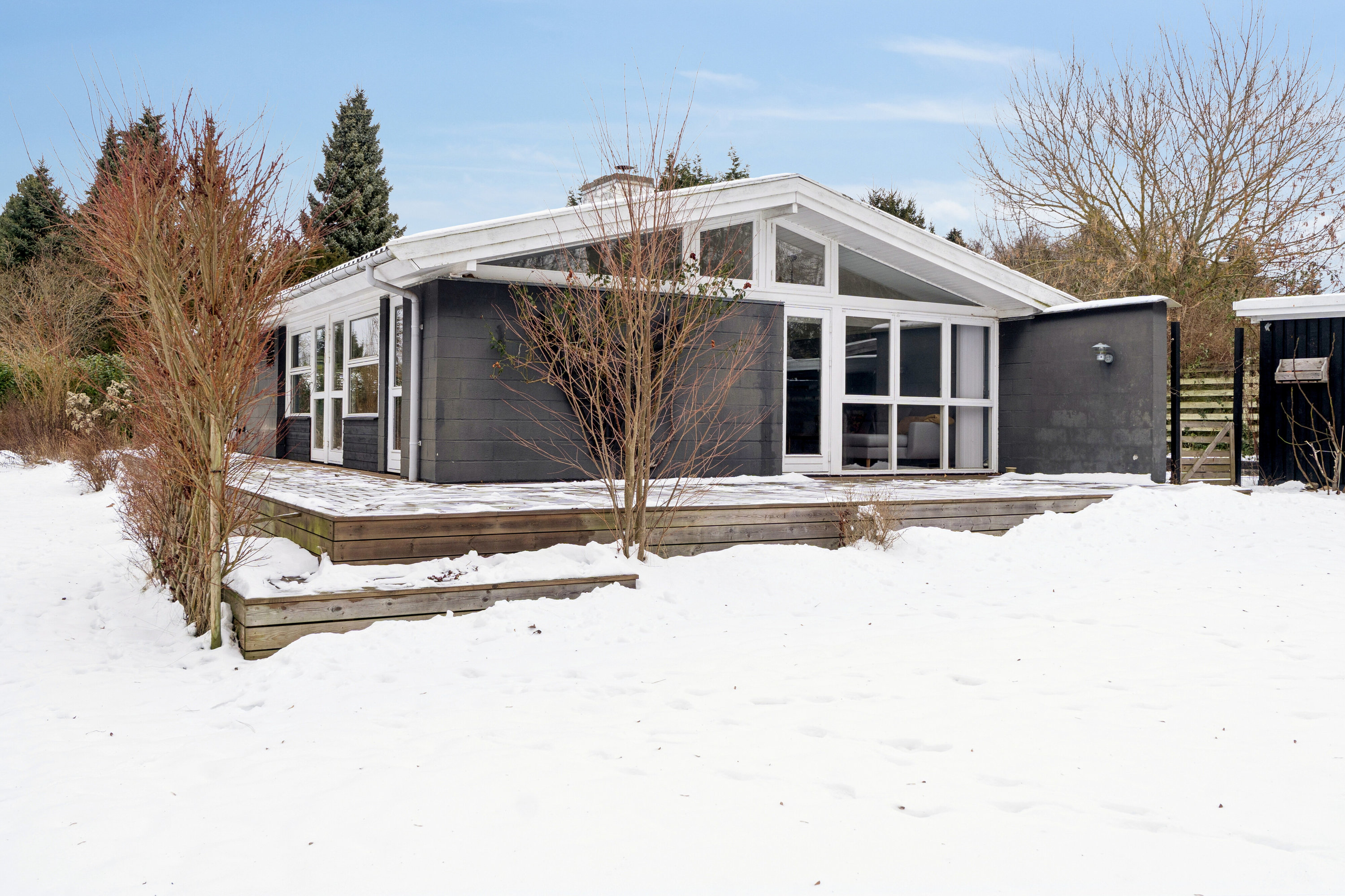 Fremhævet set fra haven billede i fuldskærmstilstand. Billede af Kildegårdsvej 29, Evetofte, 3370 Melby