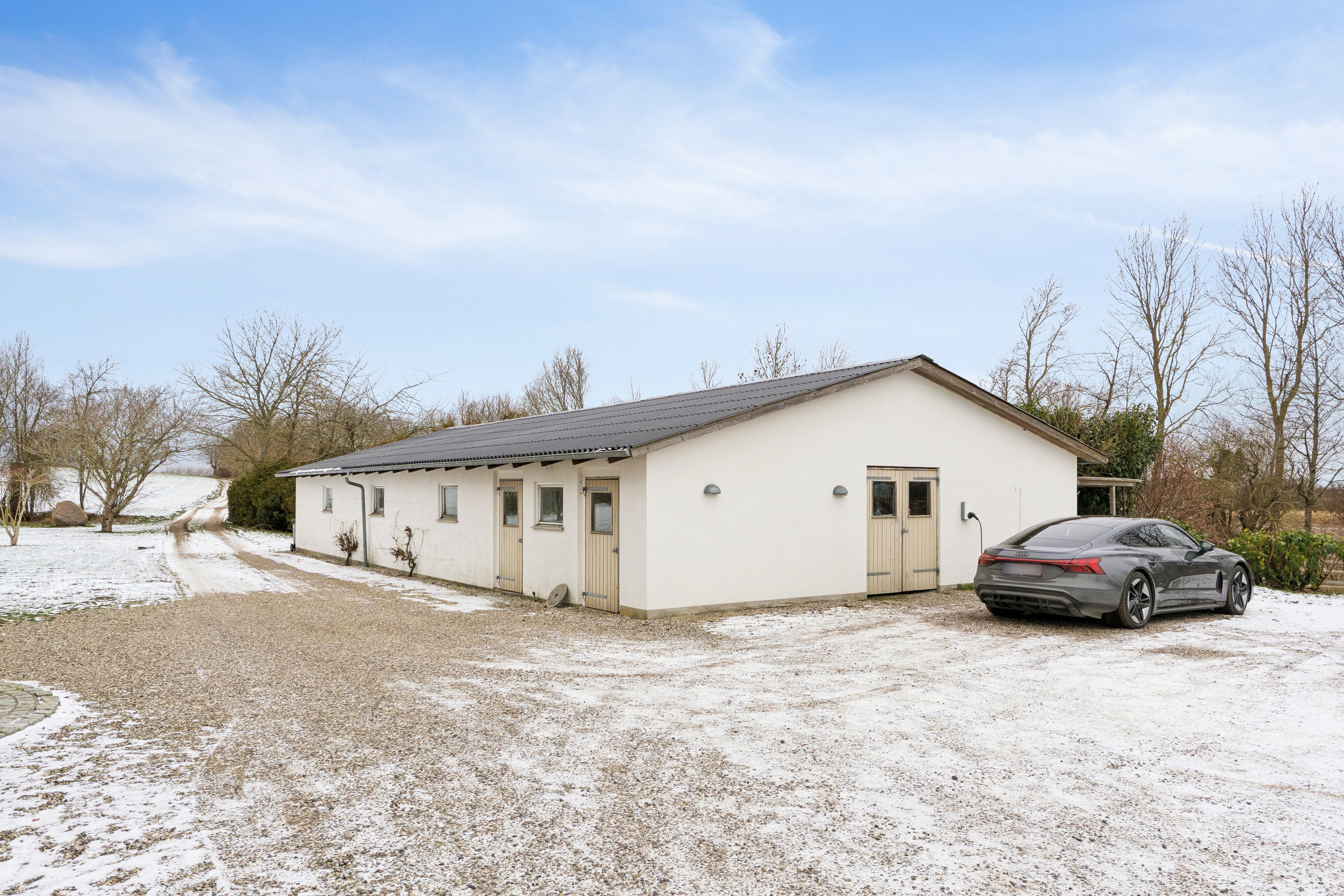 Miniaturebillede 1: set fra vejen. Billede af Stårbyvej 13, 4735 Mern