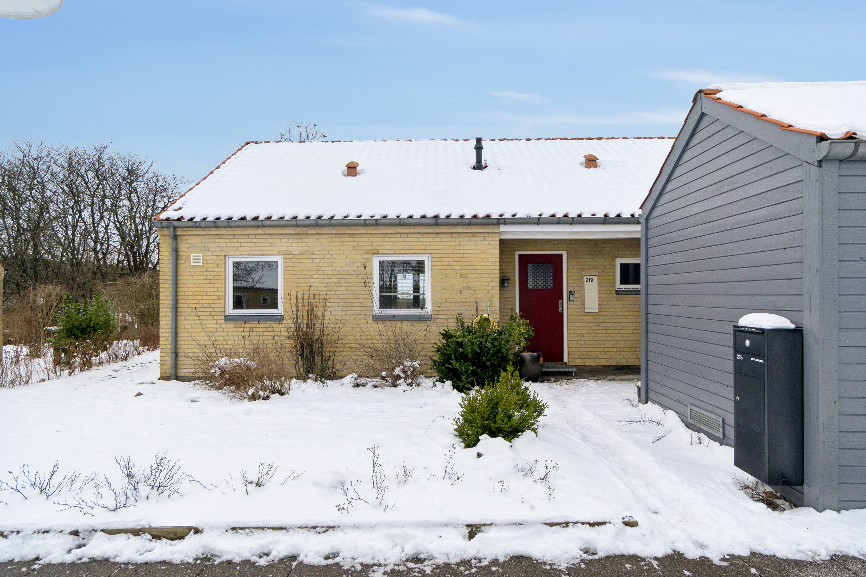 Fremhævet set fra vejen billede i fuldskærmstilstand. Billede af Gunilshøjvej 219, 8600 Silkeborg