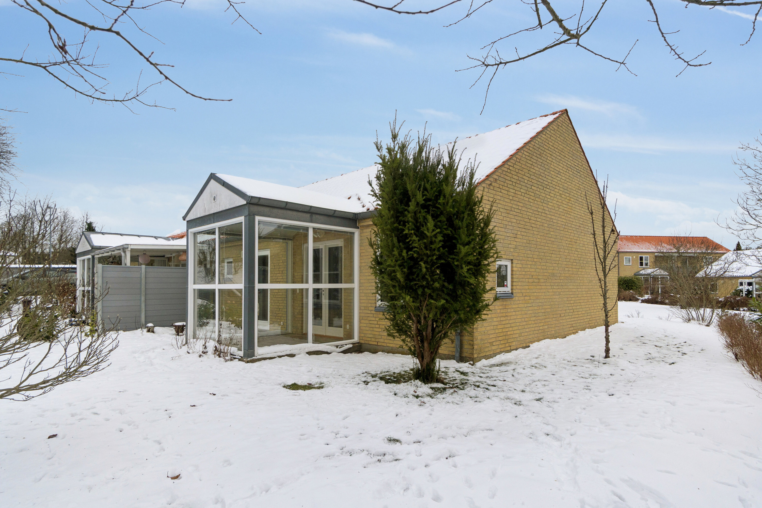 Fremhævet set fra haven billede i fuldskærmstilstand. Billede af Gunilshøjvej 219, 8600 Silkeborg