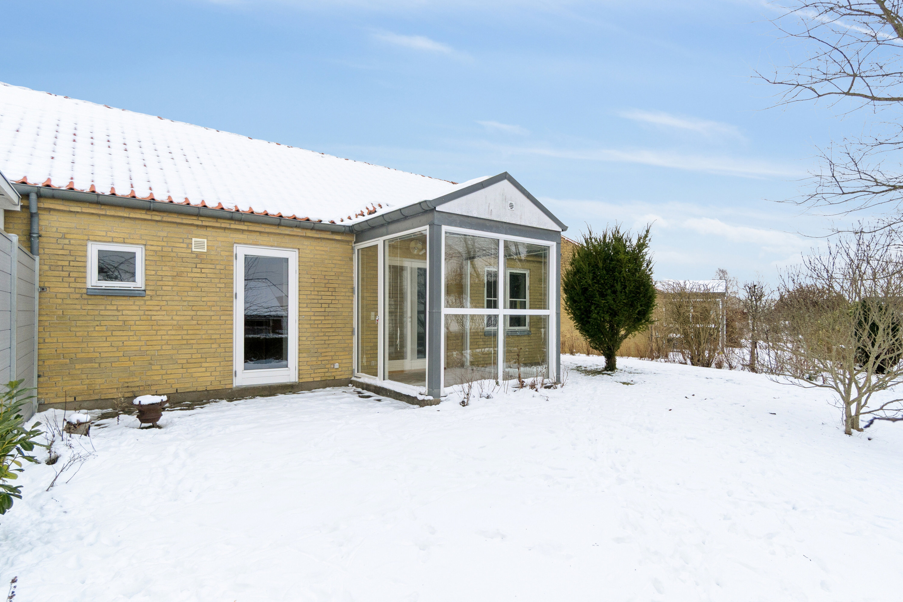 Fremhævet set fra haven billede i fuldskærmstilstand. Billede af Gunilshøjvej 219, 8600 Silkeborg