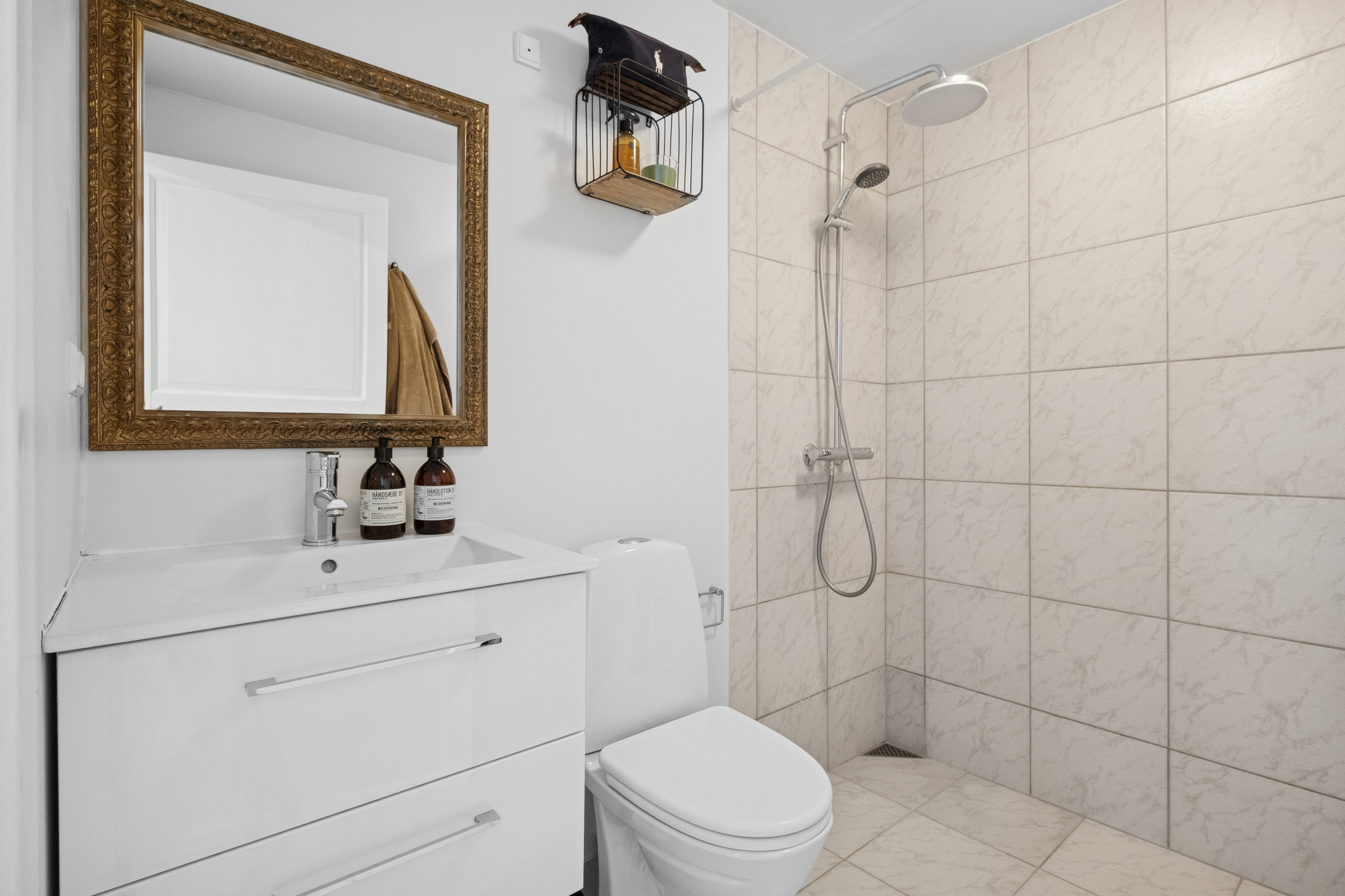 Fremhævet badeværelse billede i fuldskærmstilstand. Billede af Holstedparken 3, 2660 Brøndby Strand