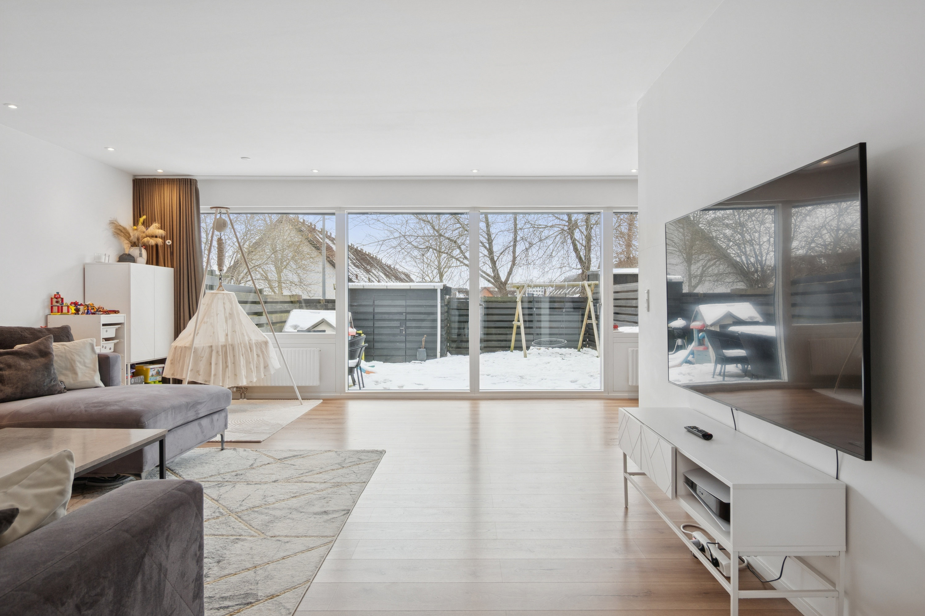 Fremhævet stue billede i fuldskærmstilstand. Billede af Holstedparken 3, 2660 Brøndby Strand