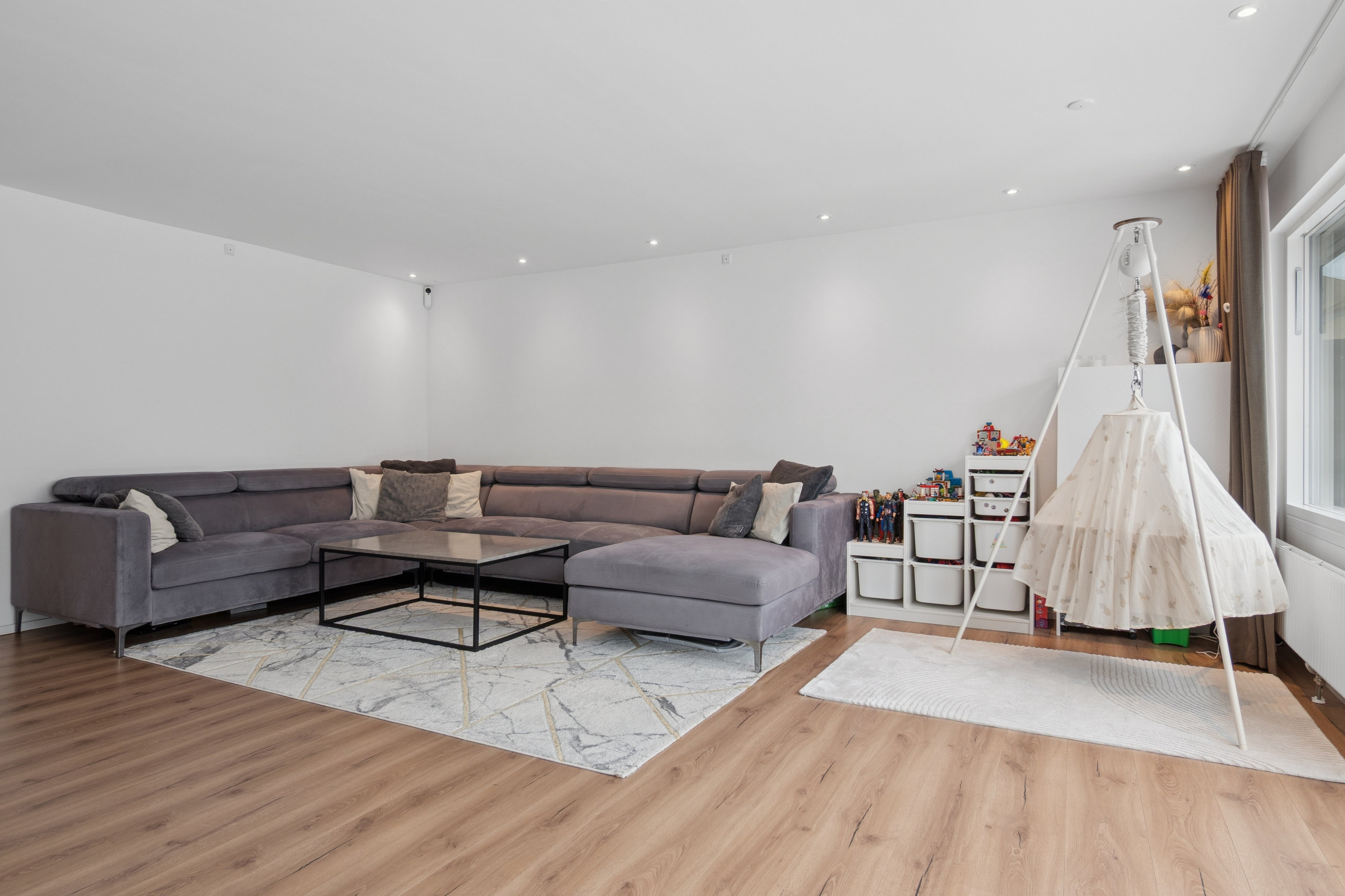 Fremhævet stue billede i fuldskærmstilstand. Billede af Holstedparken 3, 2660 Brøndby Strand