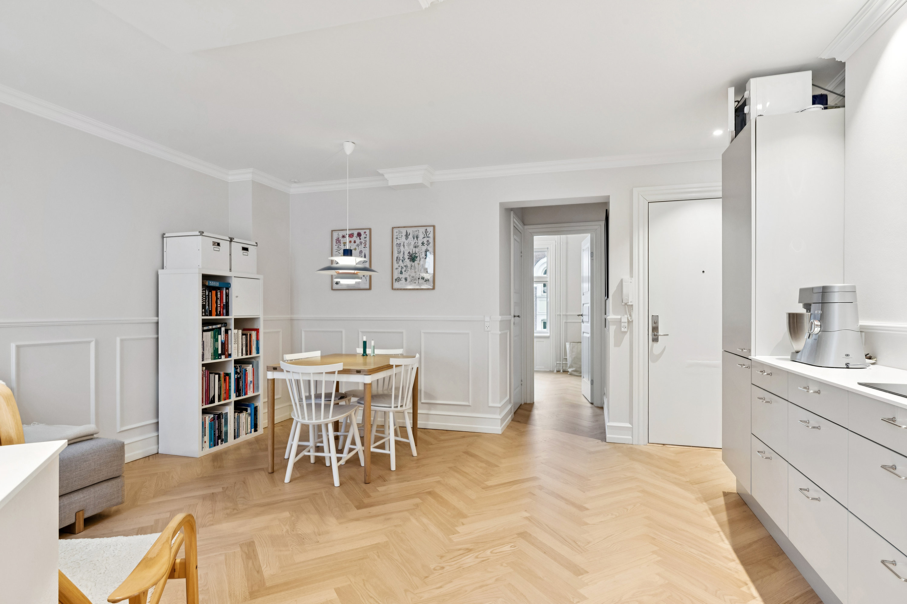 Fremhævet stue billede i fuldskærmstilstand. Billede af Gammel Kalkbrænderi Vej 32, 4. th., 2100 København Ø