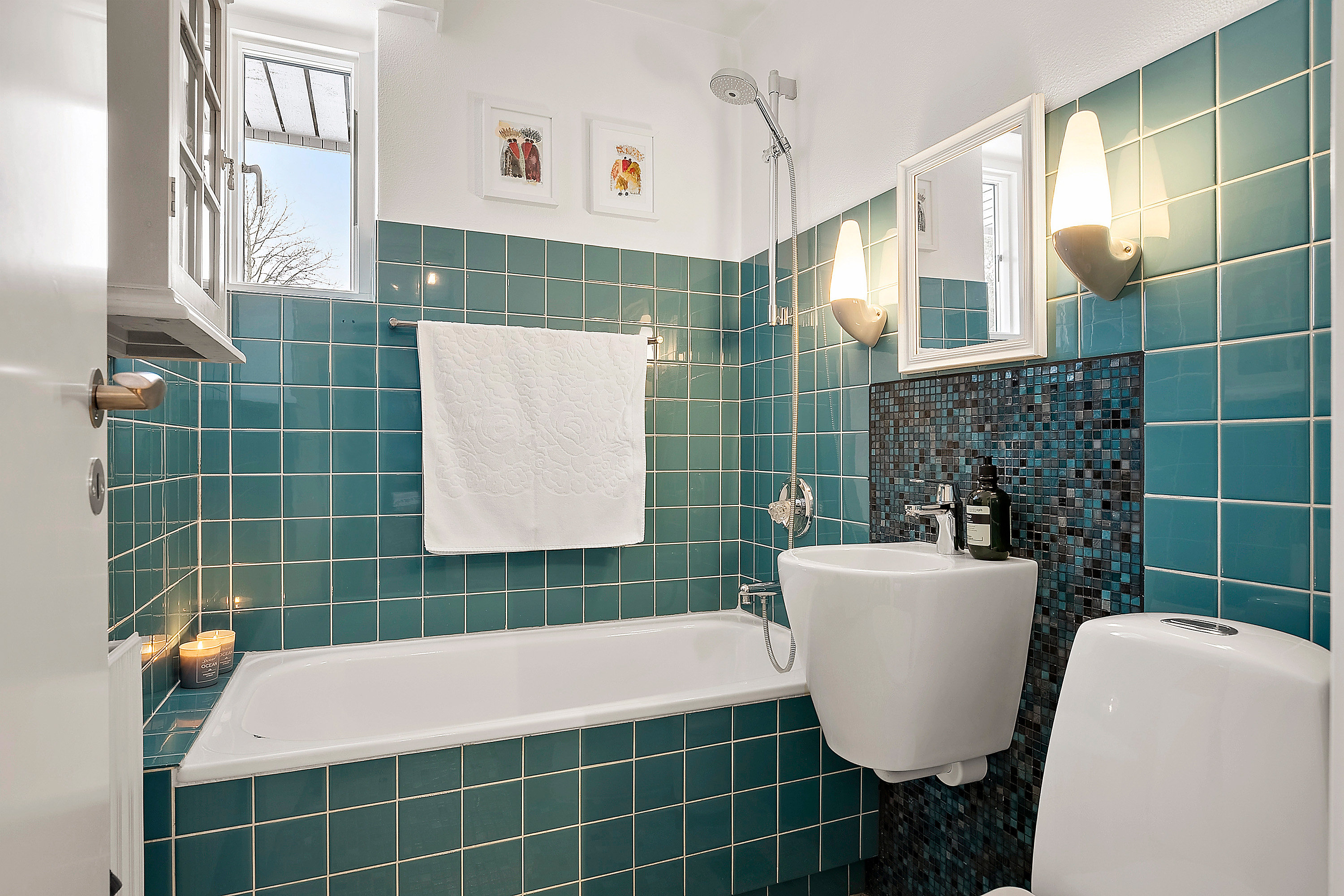 Fremhævet badeværelse billede i fuldskærmstilstand. Billede af Humlebivænget 60, Hjallese, 5260 Odense S