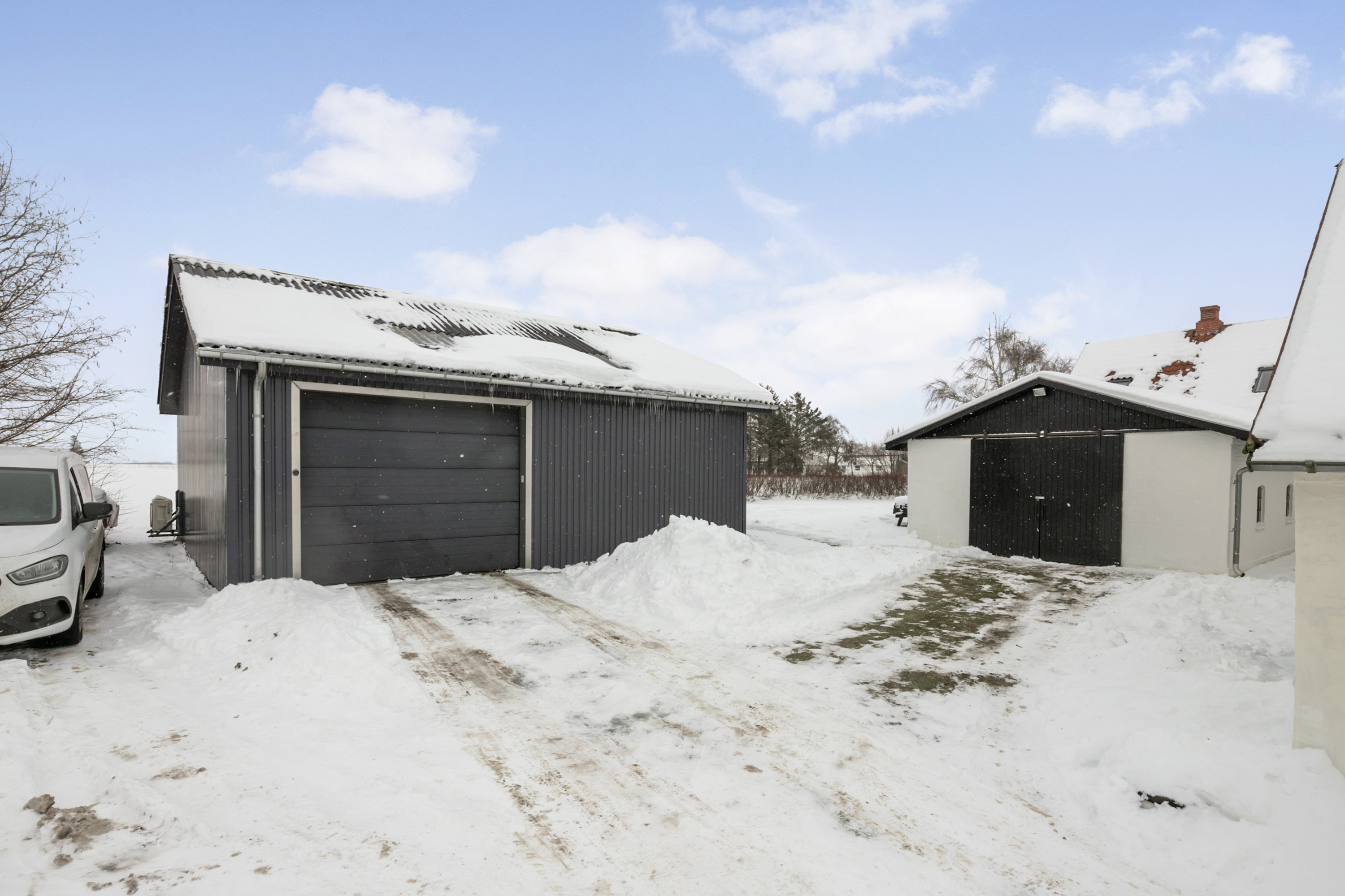 Fremhævet garage billede i fuldskærmstilstand. Billede af Vesterheden 3, 9760 Vrå