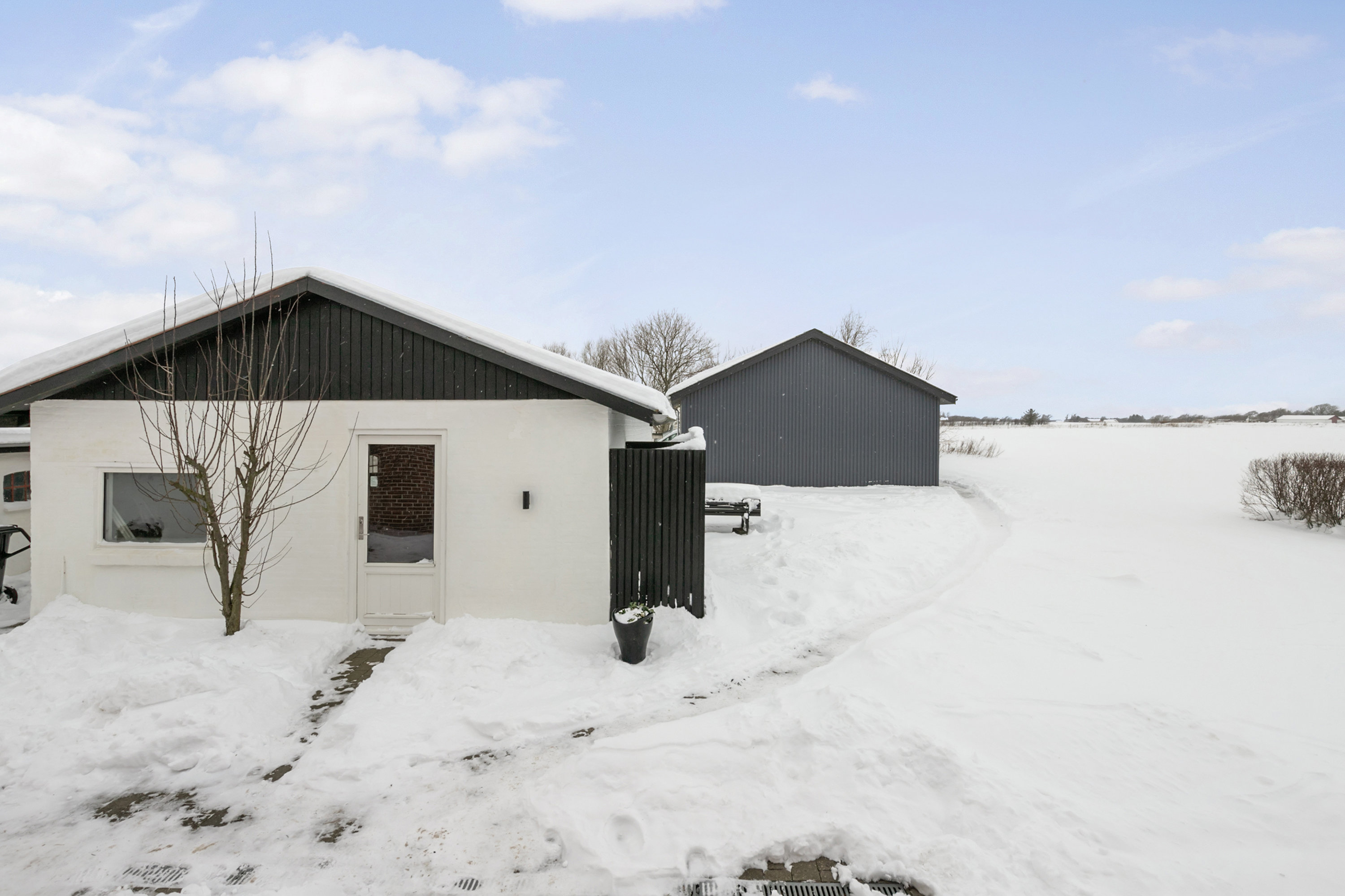 Fremhævet facade billede i fuldskærmstilstand. Billede af Vesterheden 3, 9760 Vrå