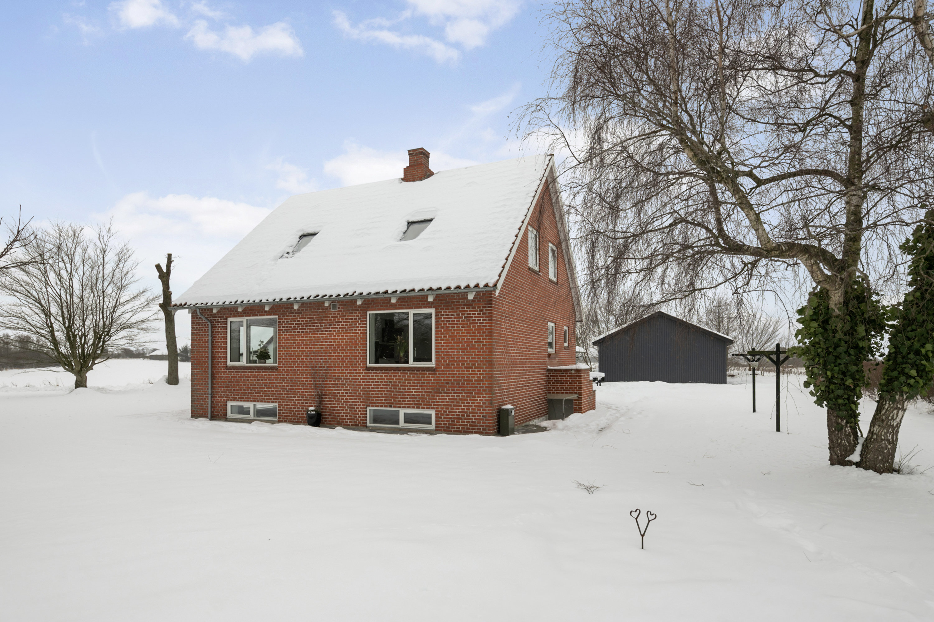 Fremhævet facade billede i fuldskærmstilstand. Billede af Vesterheden 3, 9760 Vrå