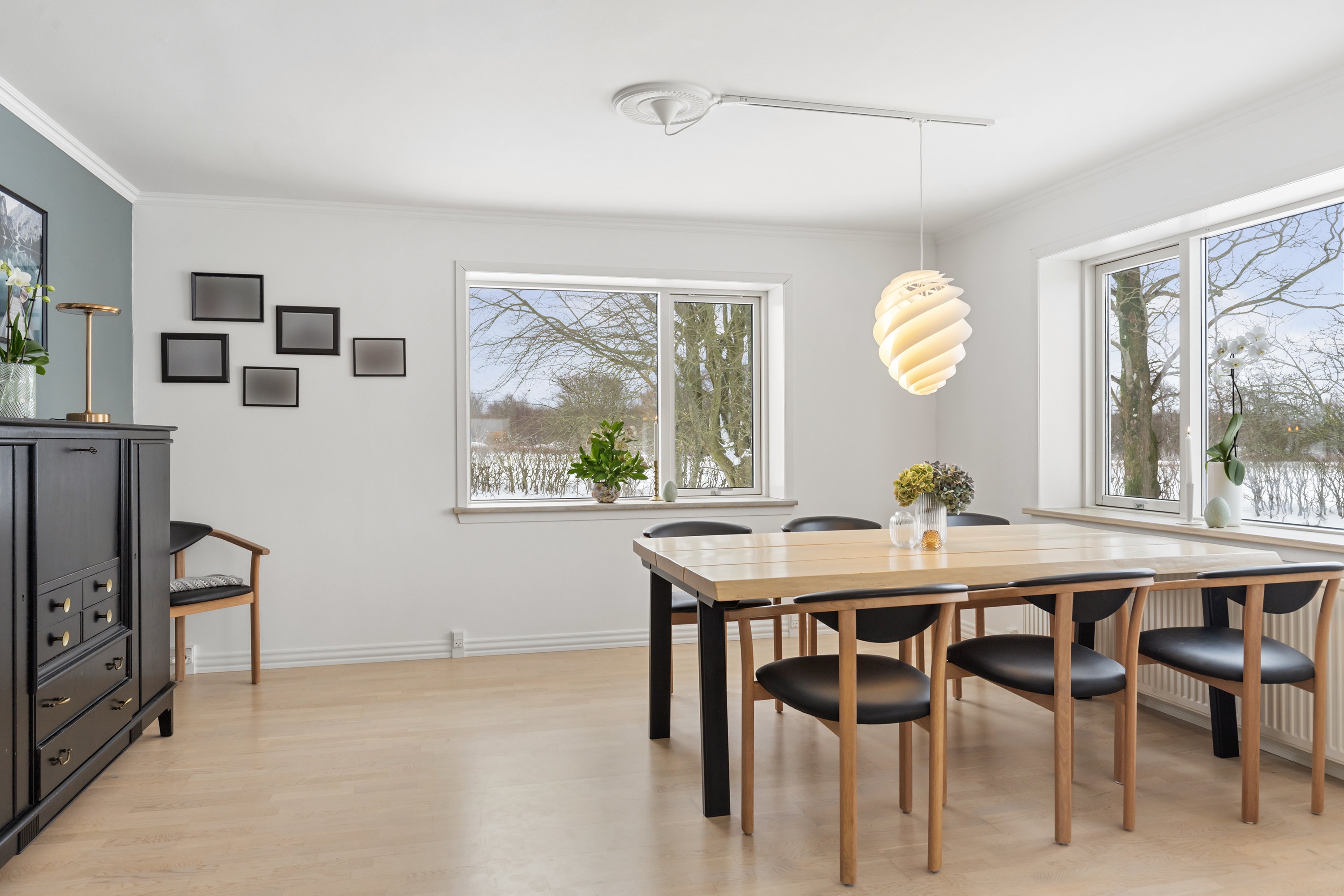 Fremhævet stue billede i fuldskærmstilstand. Billede af Vesterheden 3, 9760 Vrå