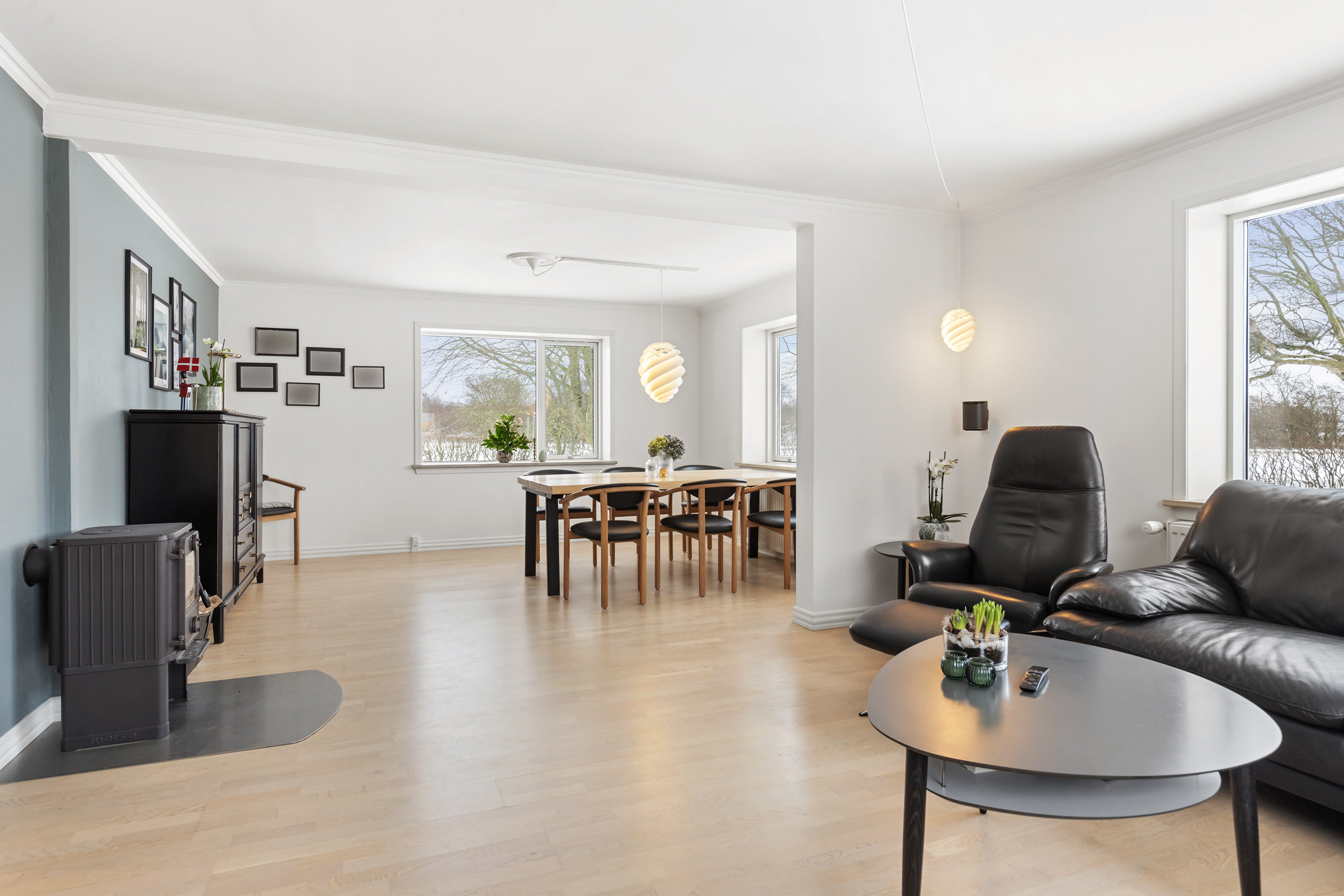 Fremhævet stue billede i fuldskærmstilstand. Billede af Vesterheden 3, 9760 Vrå