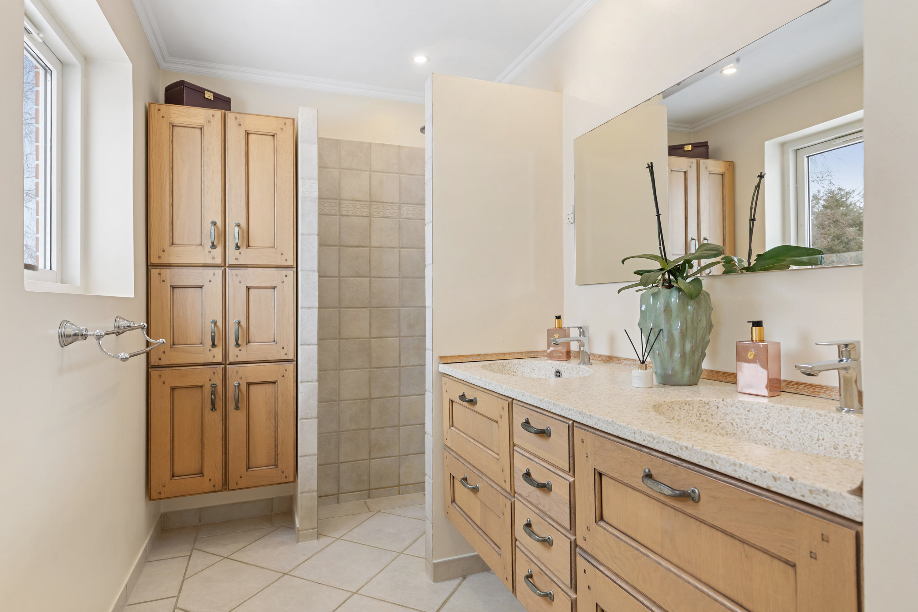 Fremhævet badeværelse billede i fuldskærmstilstand. Billede af Vesterheden 3, 9760 Vrå