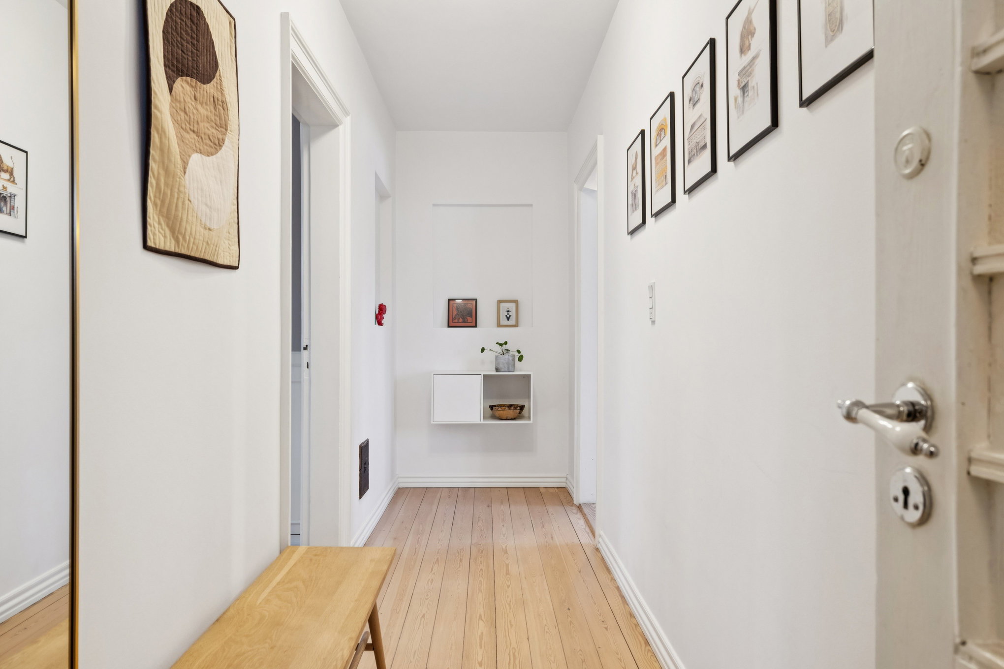 Fremhævet gang billede i fuldskærmstilstand. Billede af Gl. Hobrovej 16, 8920 Randers NV