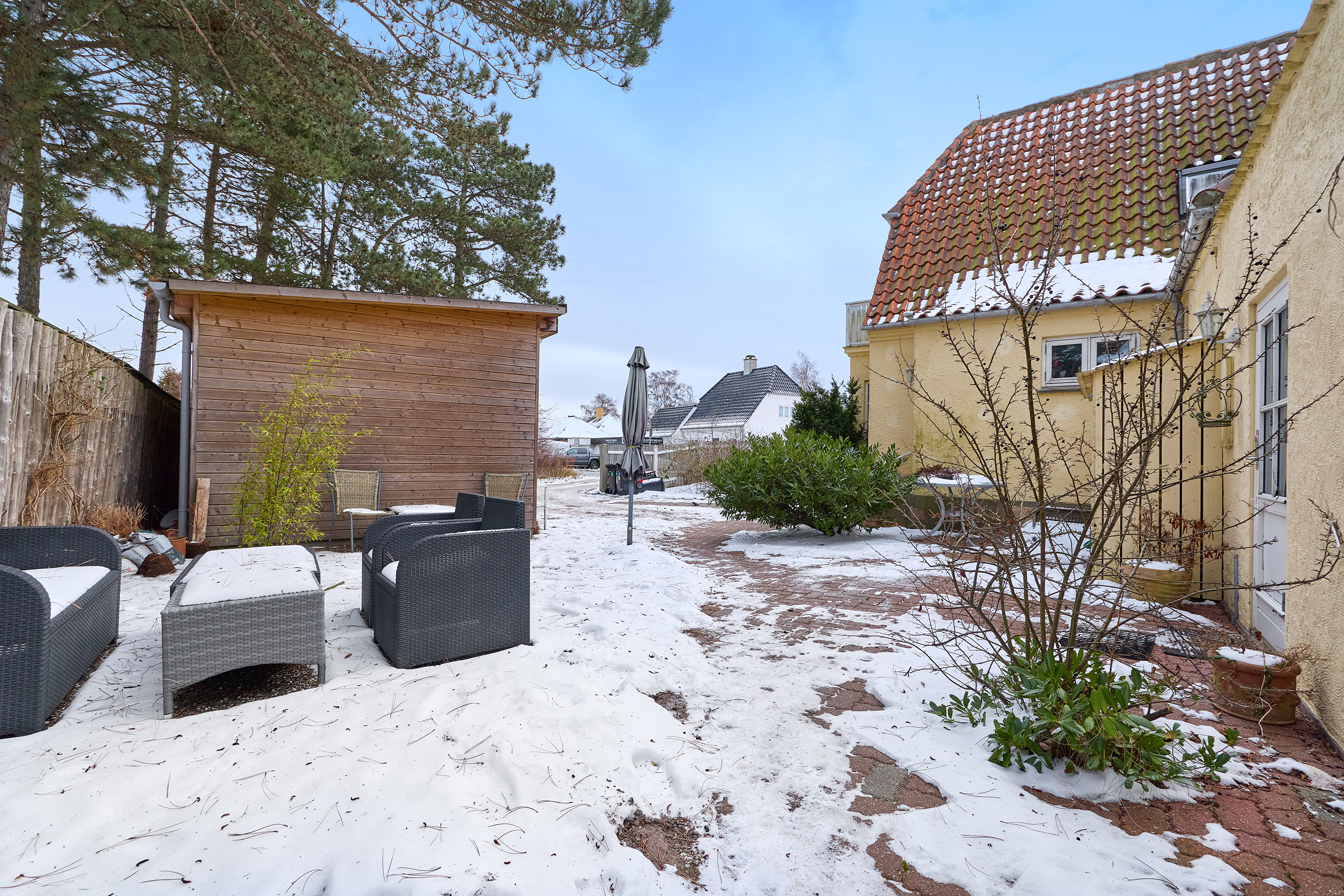 Fremhævet terrasse billede i fuldskærmstilstand. Billede af Smidstrup Strandvej 26, 3250 Gilleleje