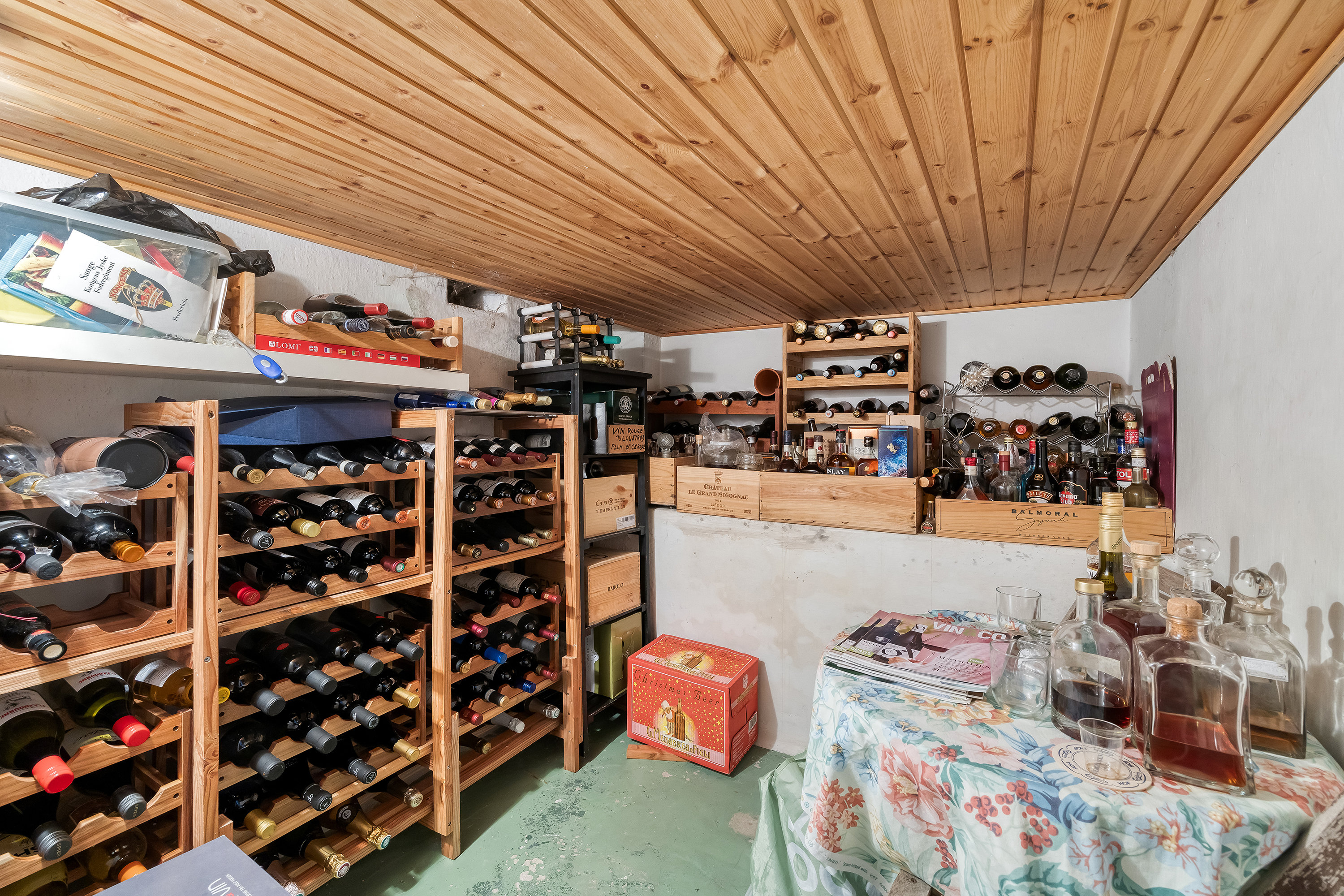 Fremhævet vinkælder billede i fuldskærmstilstand. Billede af Smidstrup Strandvej 26, 3250 Gilleleje