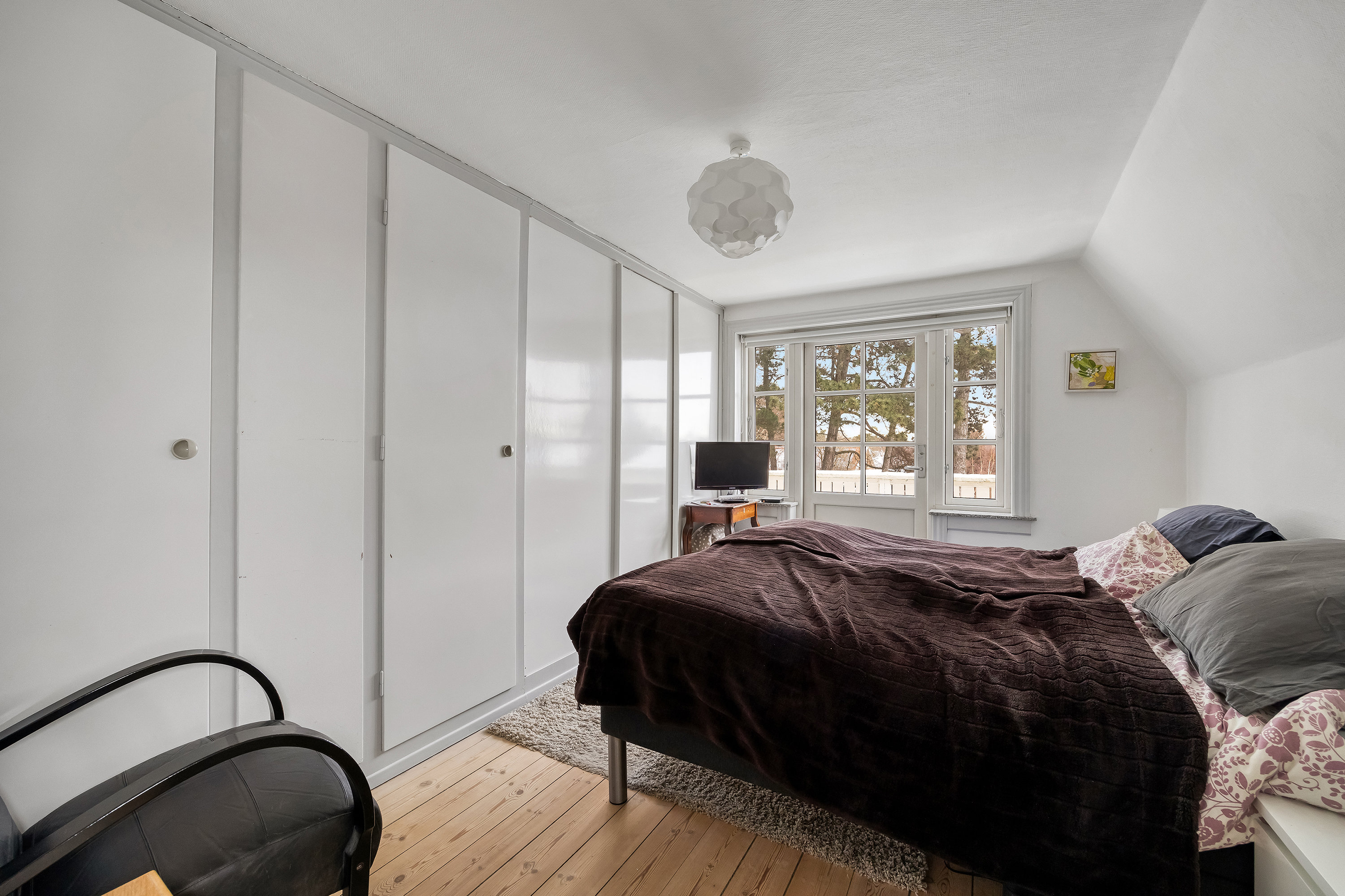 Fremhævet soveværelse billede i fuldskærmstilstand. Billede af Smidstrup Strandvej 26, 3250 Gilleleje