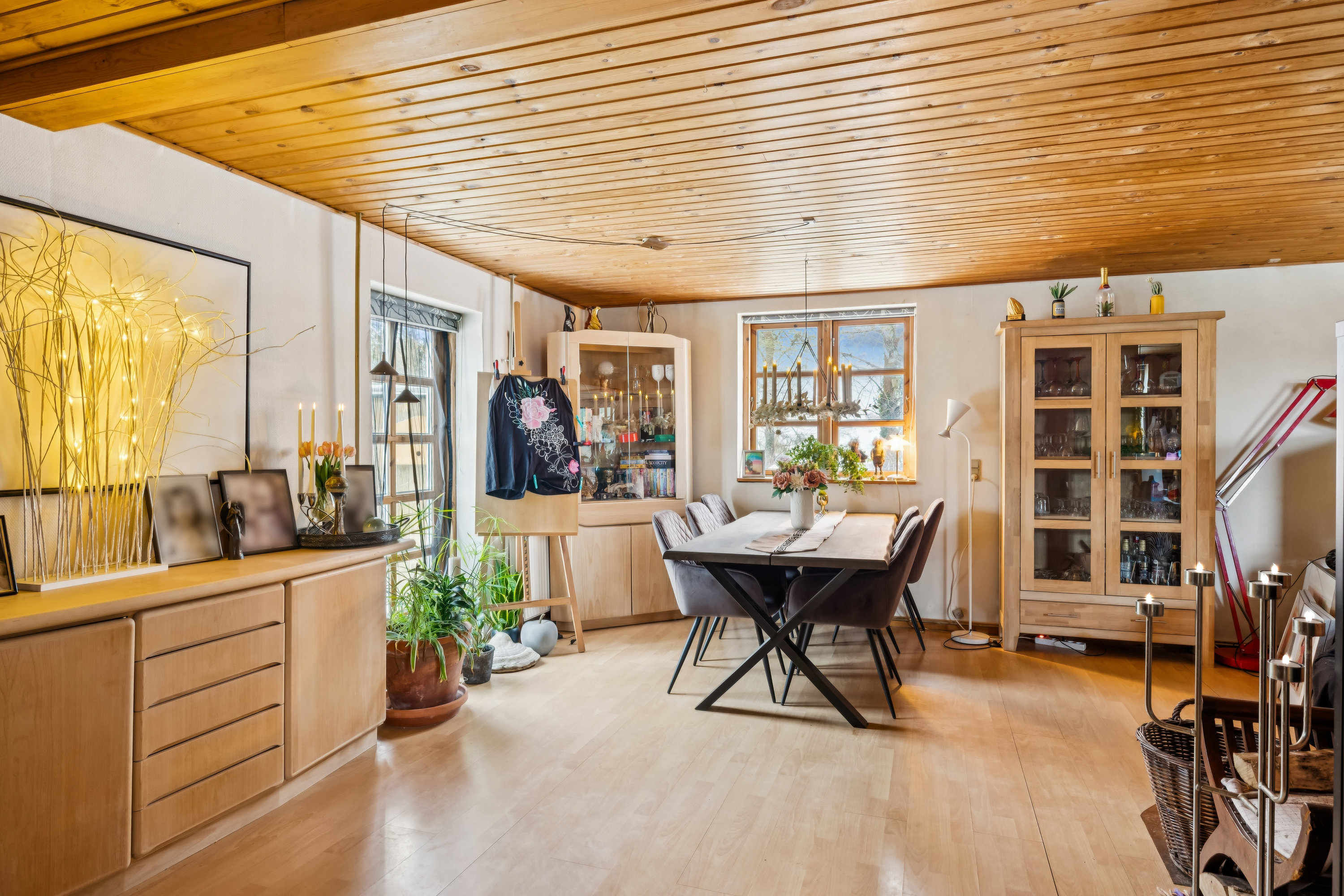 Fremhævet stue billede i fuldskærmstilstand. Billede af Nymandsvej 8, Hoed, 8444 Balle