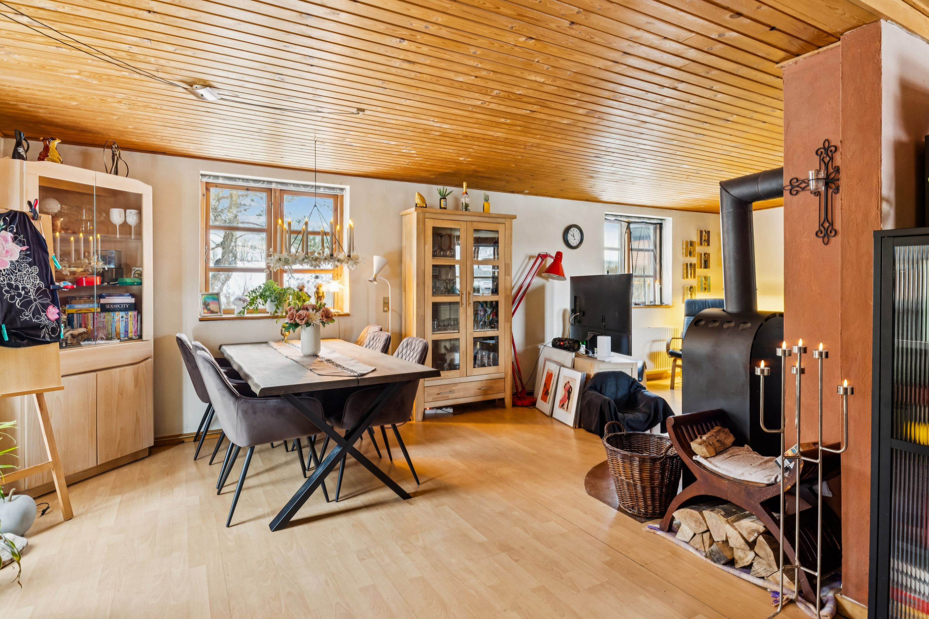 Fremhævet stue billede i fuldskærmstilstand. Billede af Nymandsvej 8, Hoed, 8444 Balle