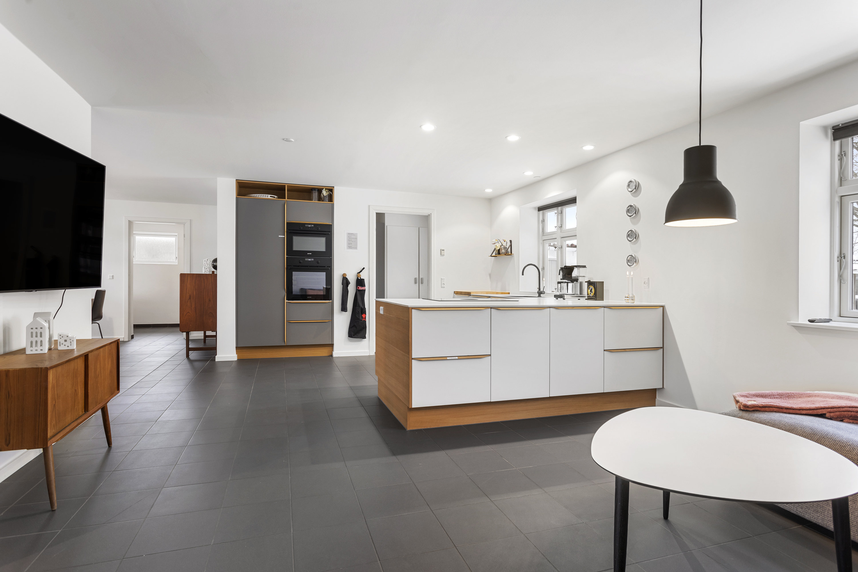 Fremhævet køkken billede i fuldskærmstilstand. Billede af Østkystvejen 321, Voerså, 9300 Sæby