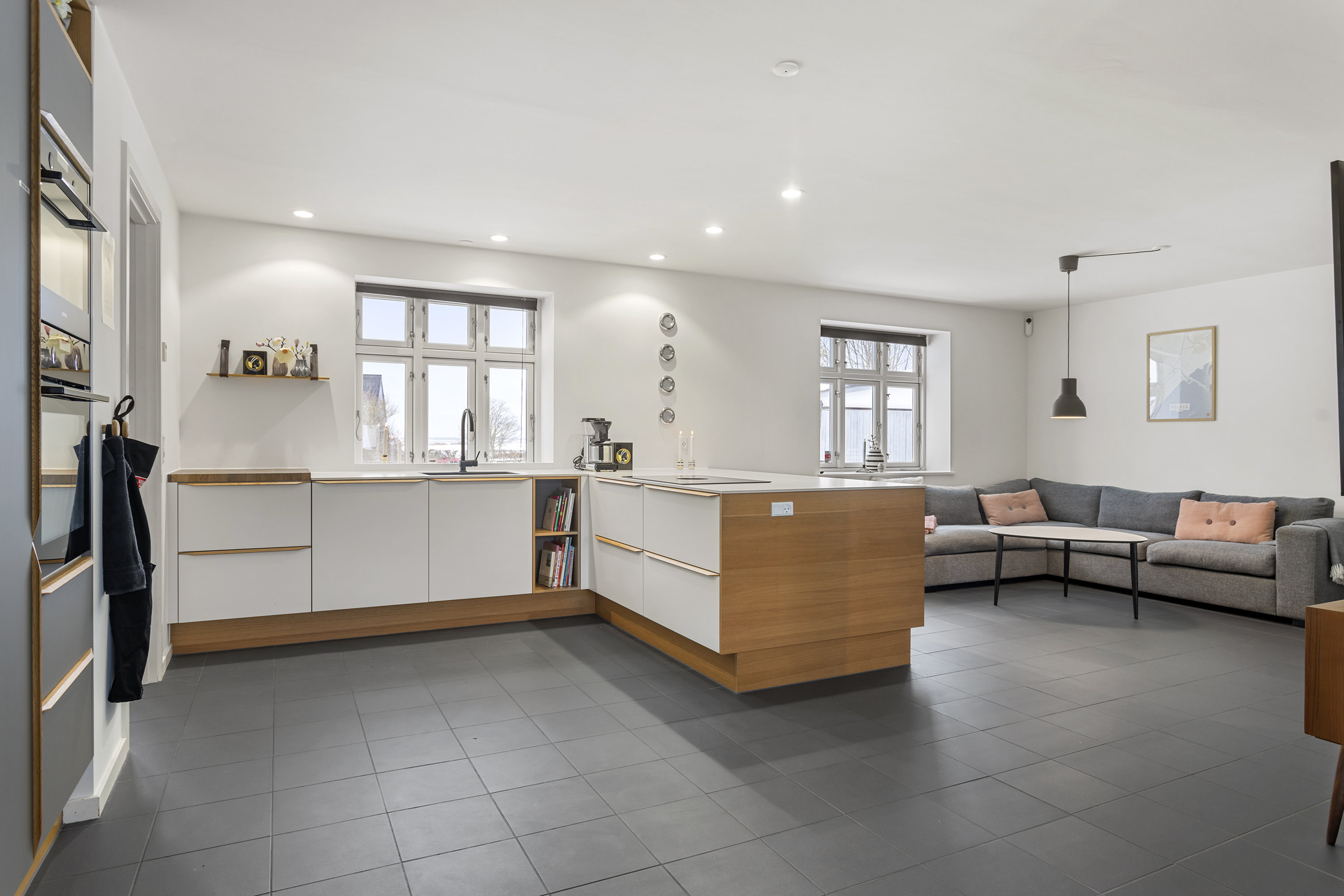 Fremhævet køkken alrum billede i fuldskærmstilstand. Billede af Østkystvejen 321, Voerså, 9300 Sæby