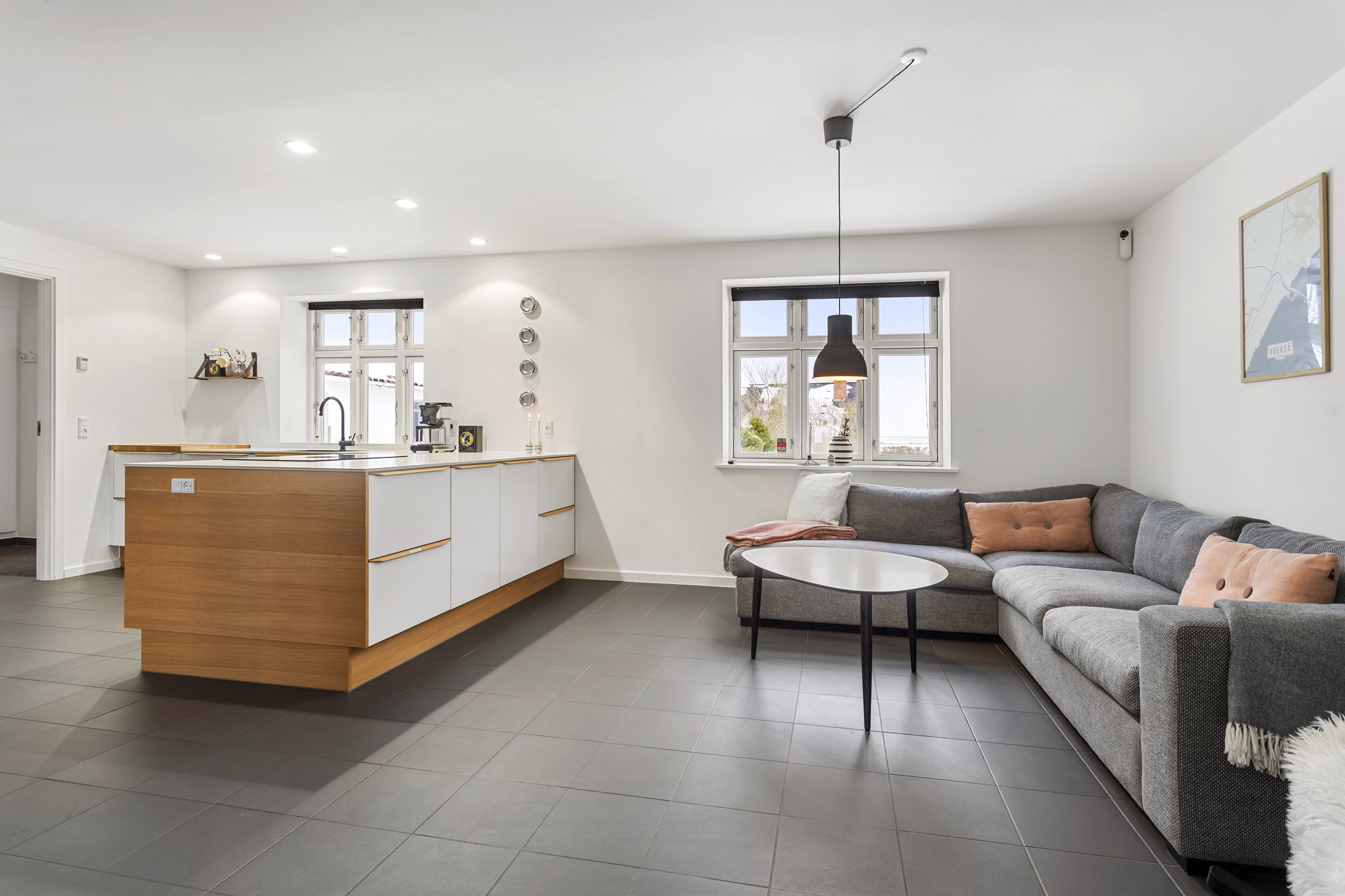 Fremhævet køkken alrum billede i fuldskærmstilstand. Billede af Østkystvejen 321, Voerså, 9300 Sæby