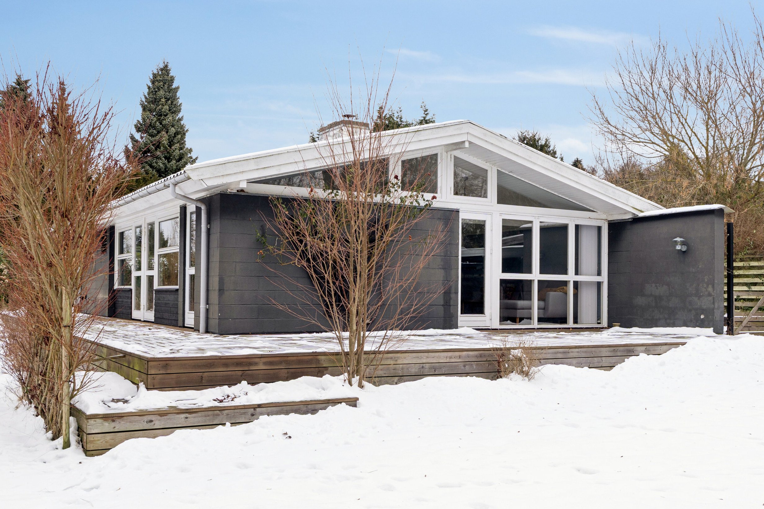 Fremhævet set fra haven billede i fuldskærmstilstand. Billede af Kildegårdsvej 29, Evetofte, 3370 Melby