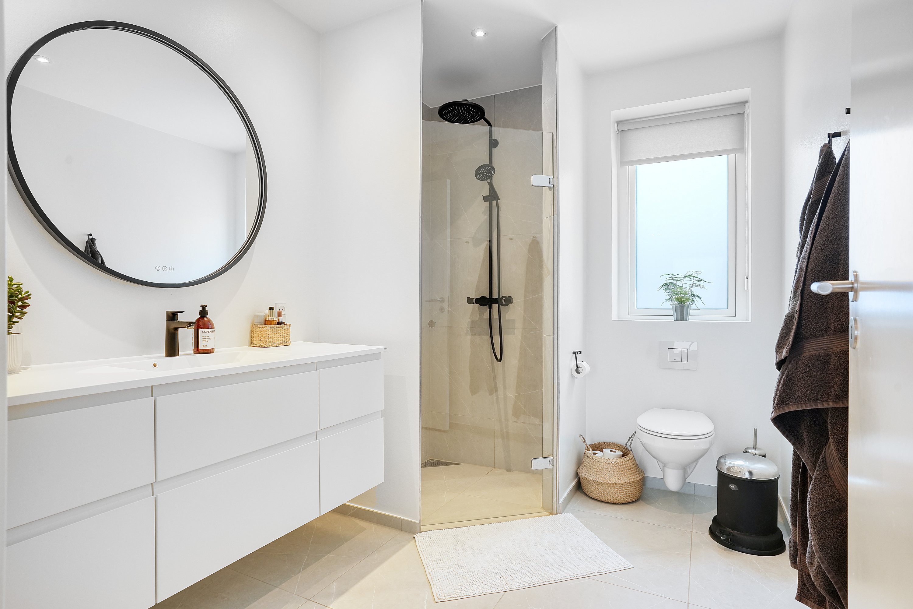 Fremhævet badeværelse billede i fuldskærmstilstand. Billede af Birkevænget 5, 2680 Solrød Strand