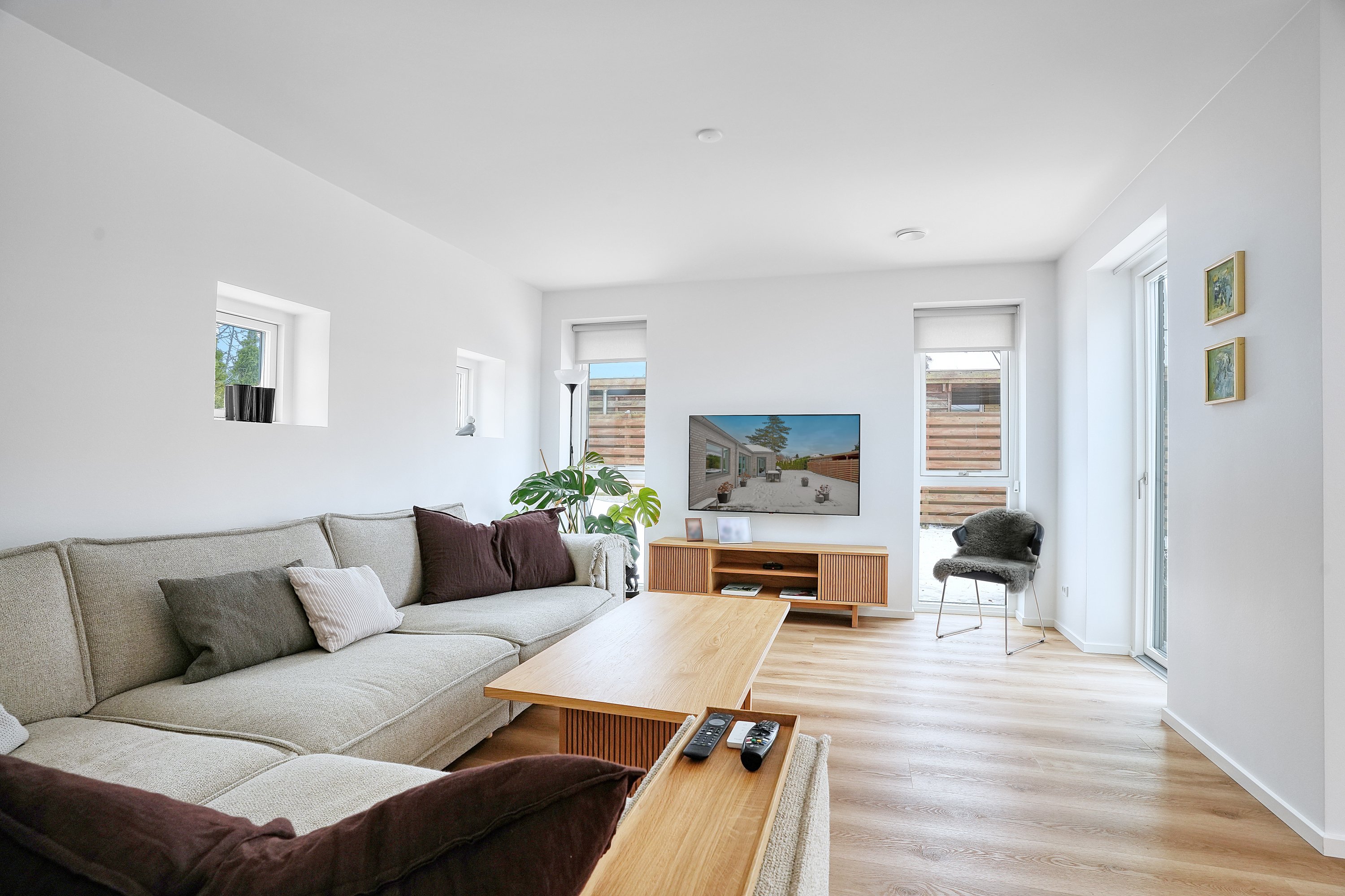 Fremhævet stue billede i fuldskærmstilstand. Billede af Birkevænget 5, 2680 Solrød Strand