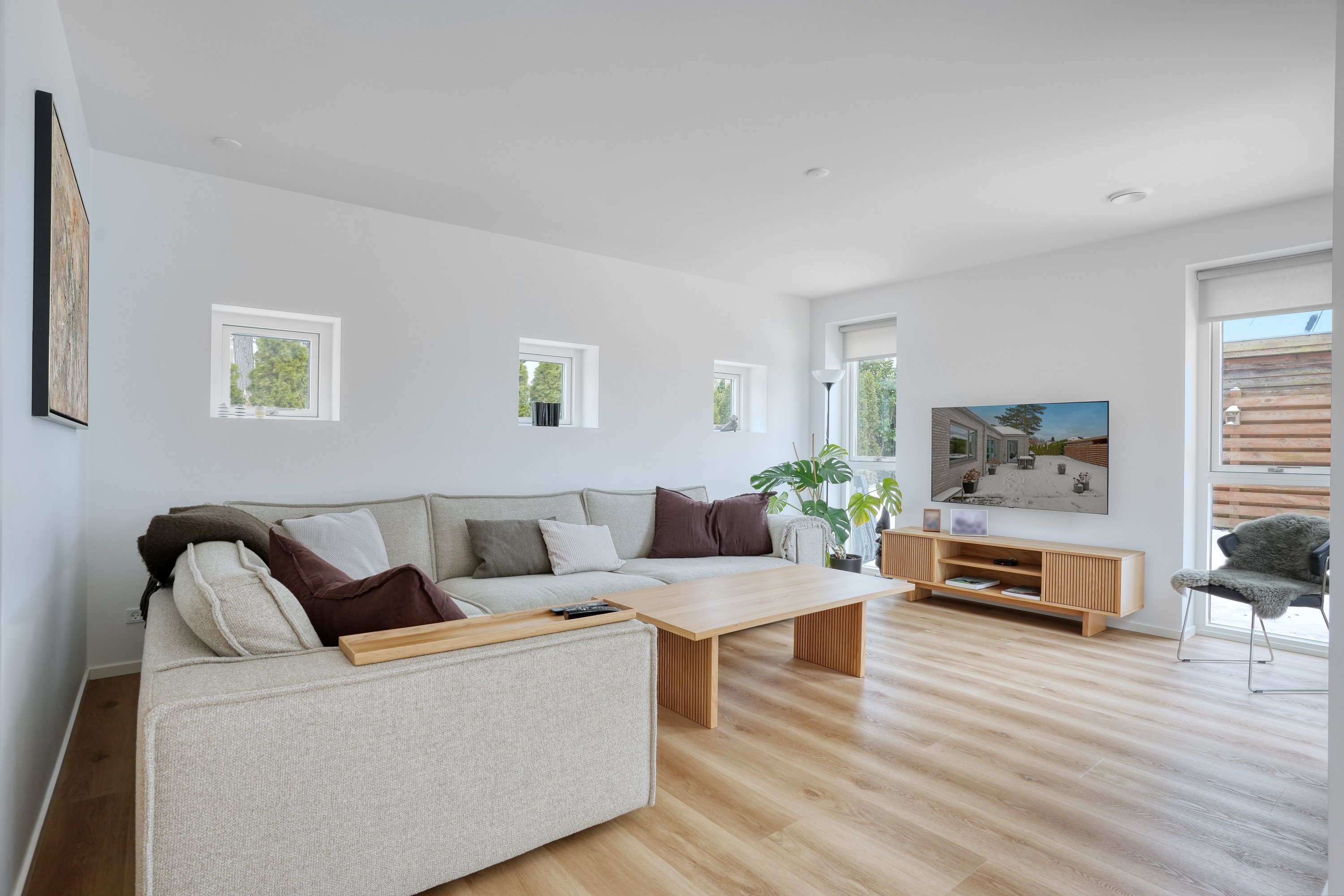 Fremhævet stue billede i fuldskærmstilstand. Billede af Birkevænget 5, 2680 Solrød Strand