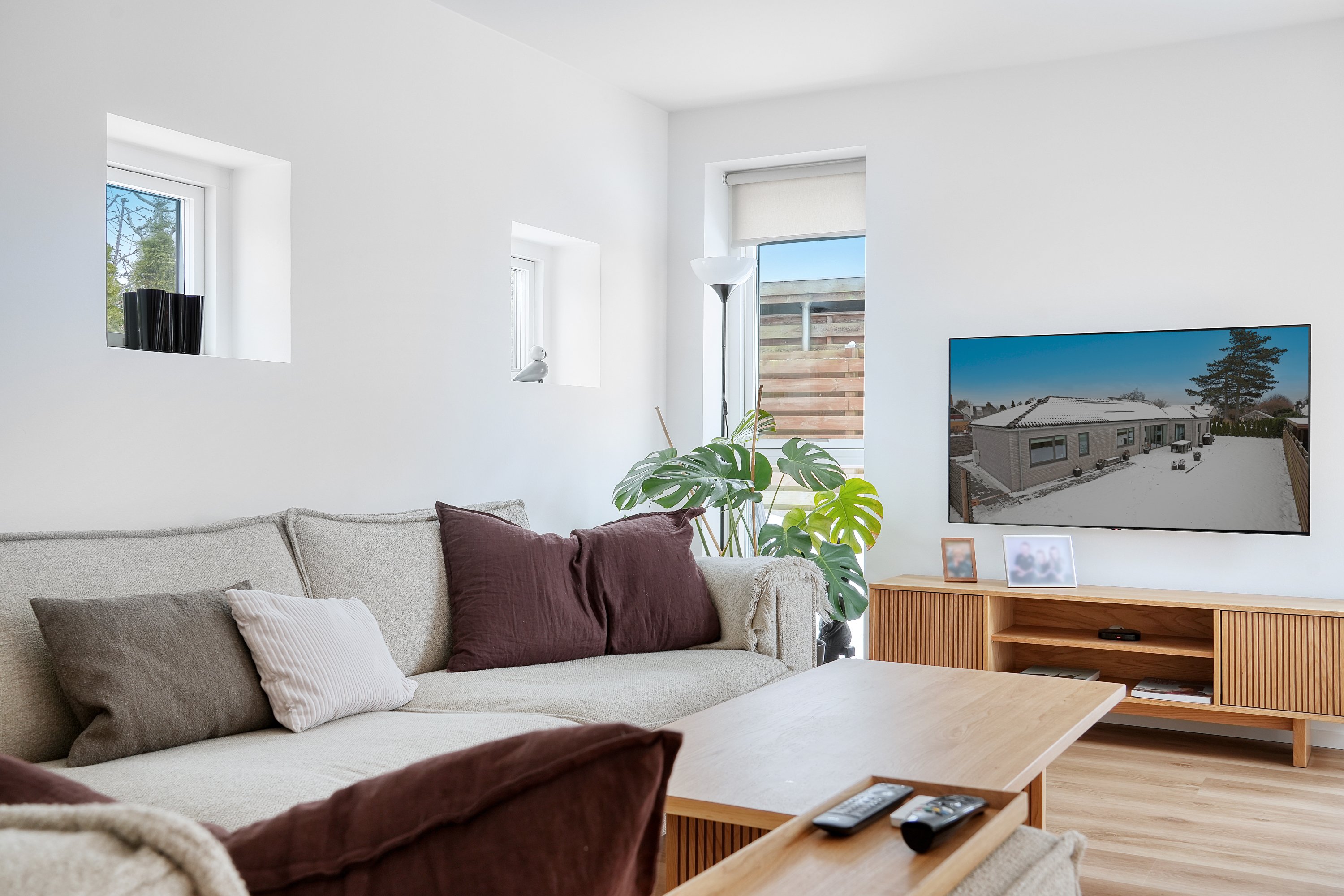 Fremhævet stue billede i fuldskærmstilstand. Billede af Birkevænget 5, 2680 Solrød Strand