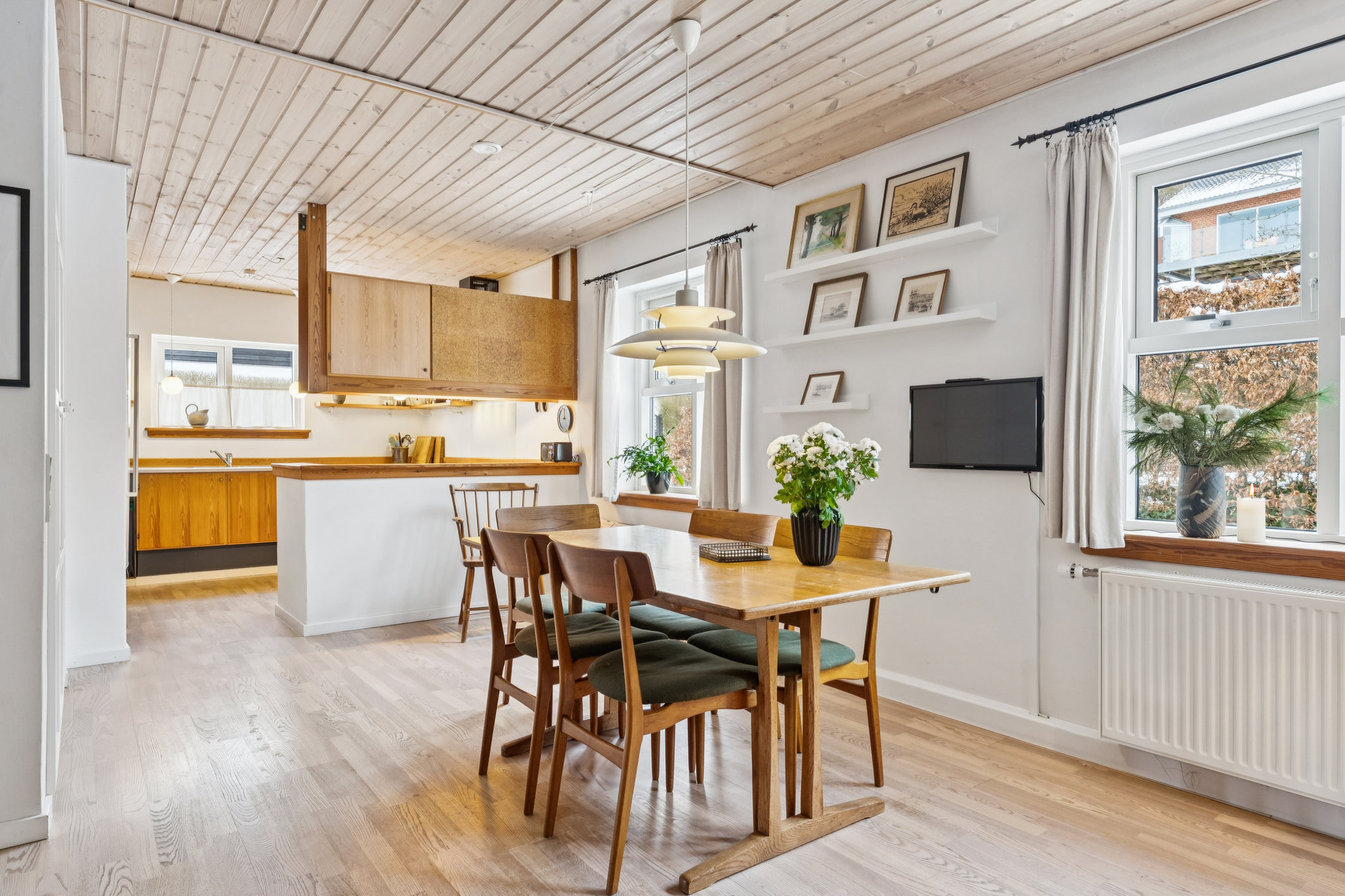 Fremhævet stue billede i fuldskærmstilstand. Billede af Valmuevej 2, Laurbjerg, 8870 Langå