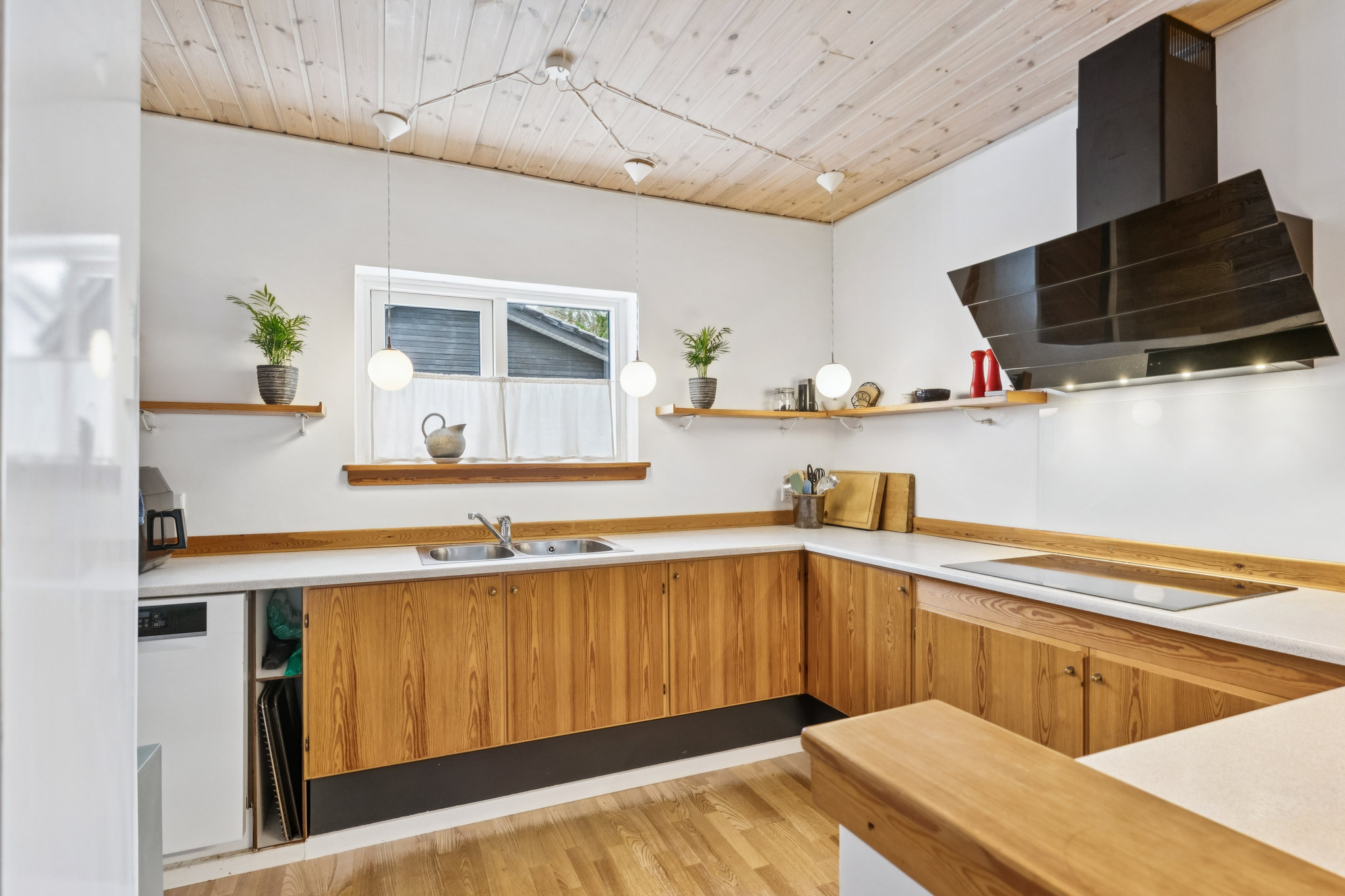 Fremhævet køkken billede i fuldskærmstilstand. Billede af Valmuevej 2, Laurbjerg, 8870 Langå