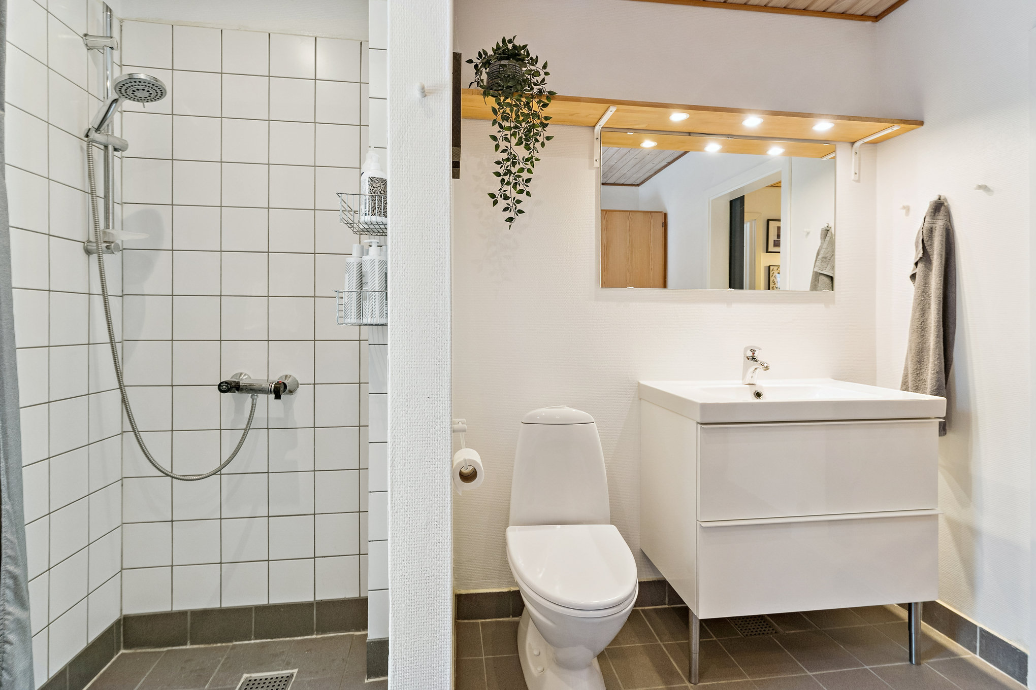 Fremhævet badeværelse billede i fuldskærmstilstand. Billede af Valmuevej 2, Laurbjerg, 8870 Langå