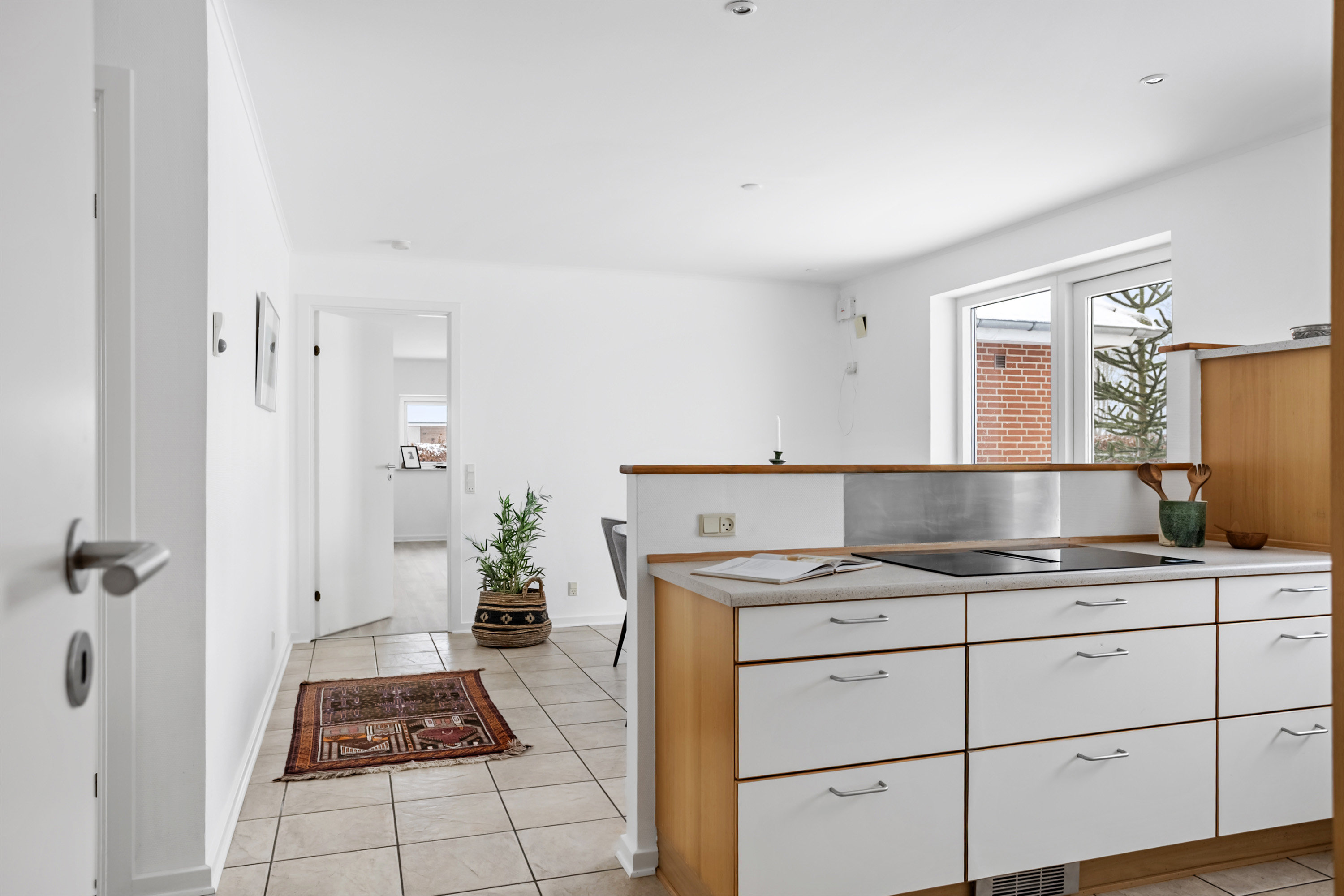 Fremhævet køkken/alrum billede i fuldskærmstilstand. Billede af Rølkjær 2, 6600 Vejen