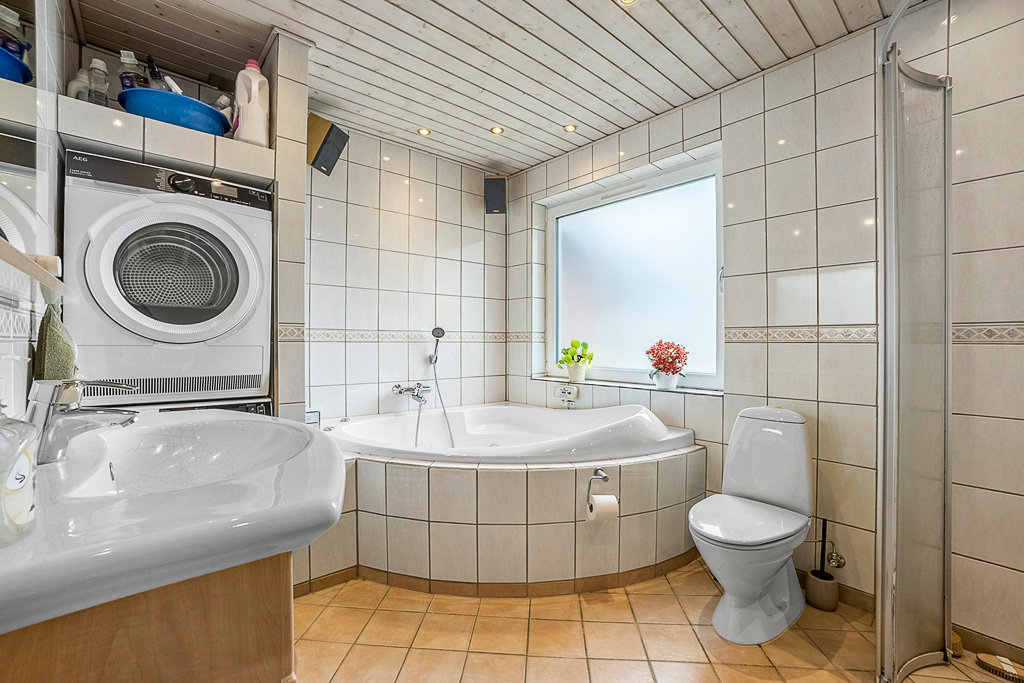 Fremhævet badeværelse billede i fuldskærmstilstand. Billede af Nørregaardsvej 1, Vorgod, 6920 Videbæk