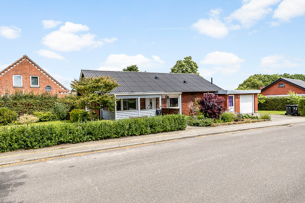 Fremhævet facade billede i fuldskærmstilstand. Billede af Nørregaardsvej 1, Vorgod, 6920 Videbæk