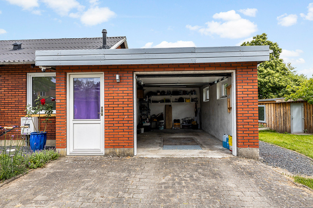 Fremhævet garage billede i fuldskærmstilstand. Billede af Nørregaardsvej 1, Vorgod, 6920 Videbæk