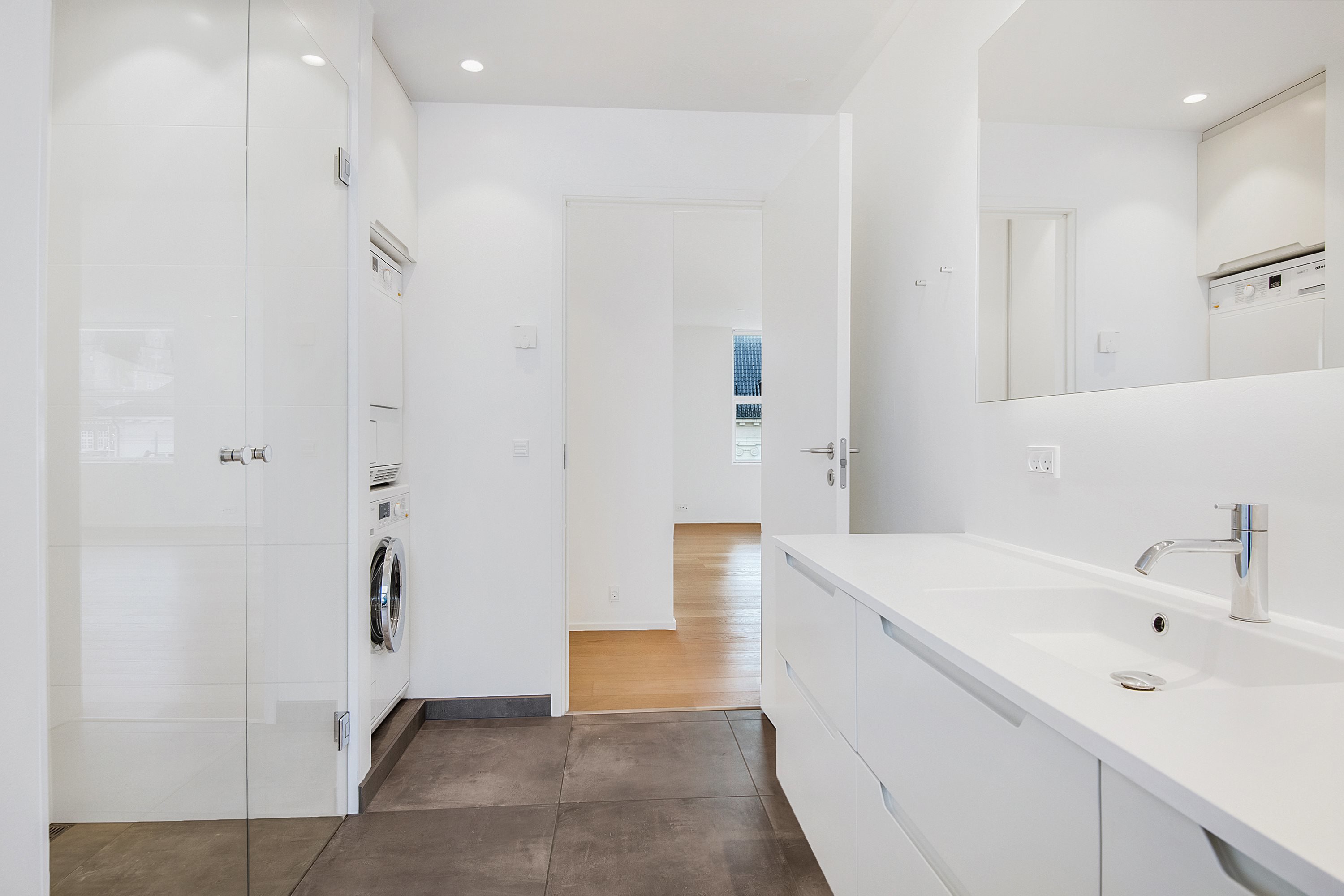 Fremhævet badeværelse billede i fuldskærmstilstand. Billede af Nytorv 3, 2. 4., 9000 Aalborg