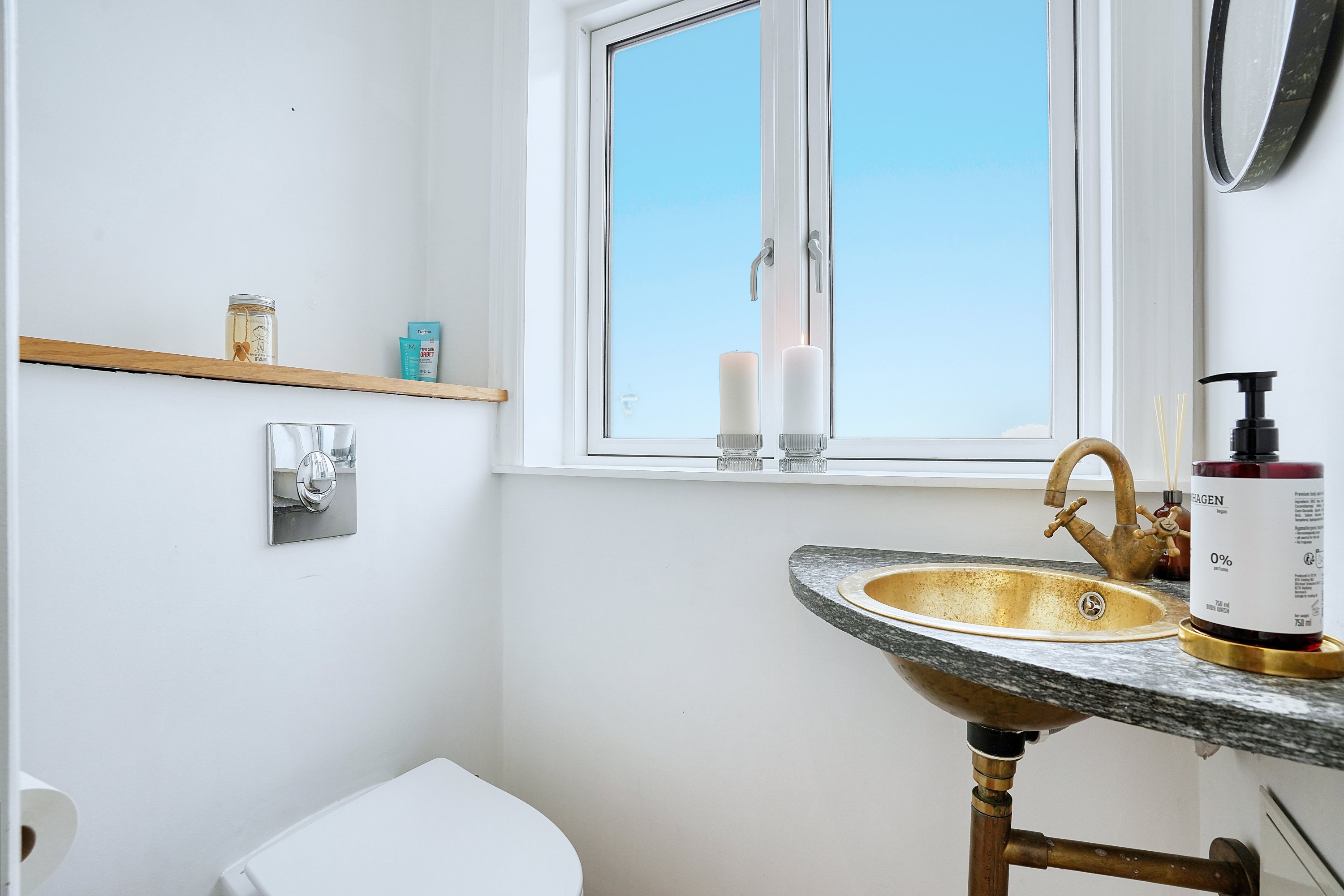 Fremhævet wc billede i fuldskærmstilstand. Billede af Humlebæk Strandvej 66, 3050 Humlebæk