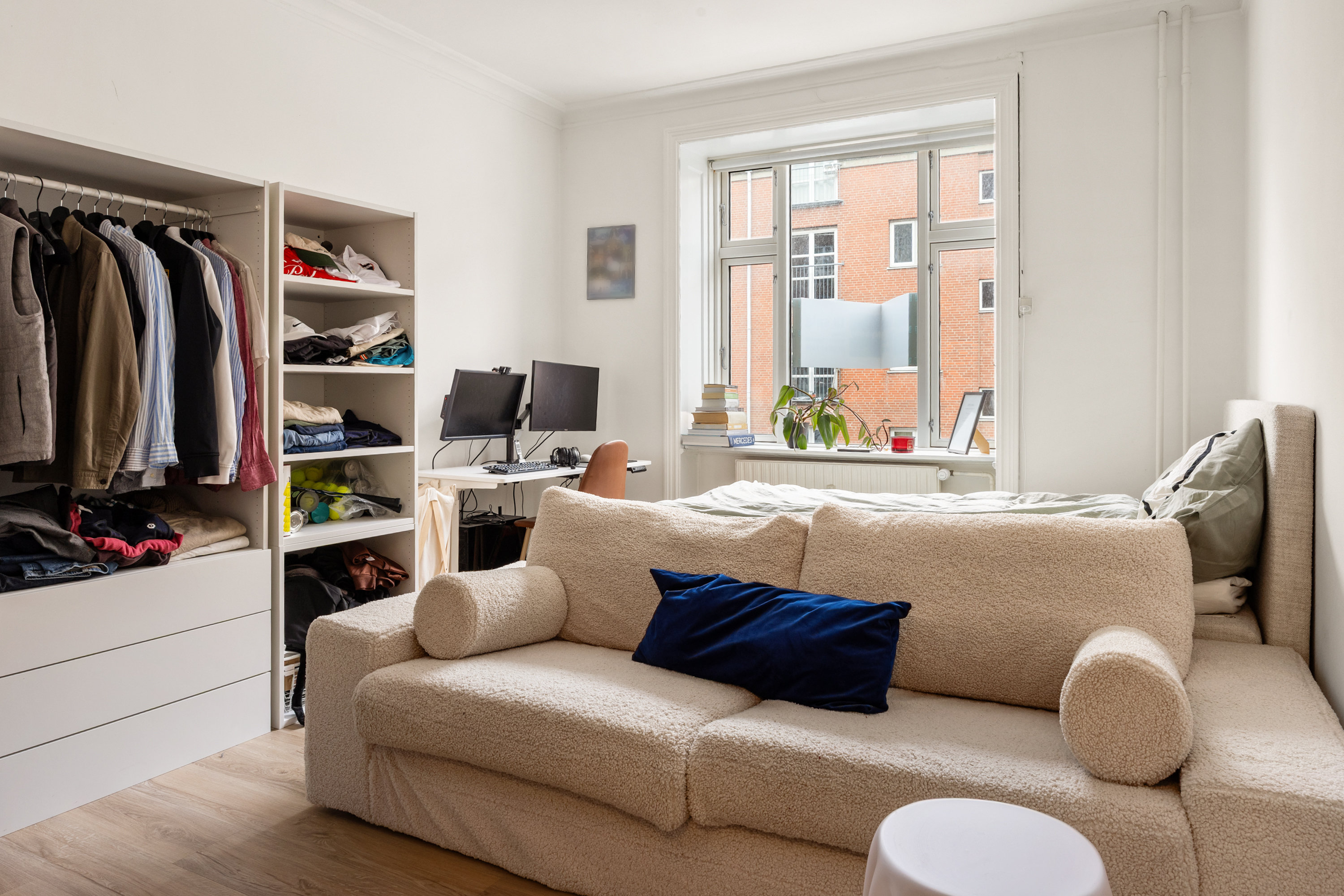 Fremhævet stue billede i fuldskærmstilstand. Billede af Julius Bloms Gade 31, 1. th., 2200 København N