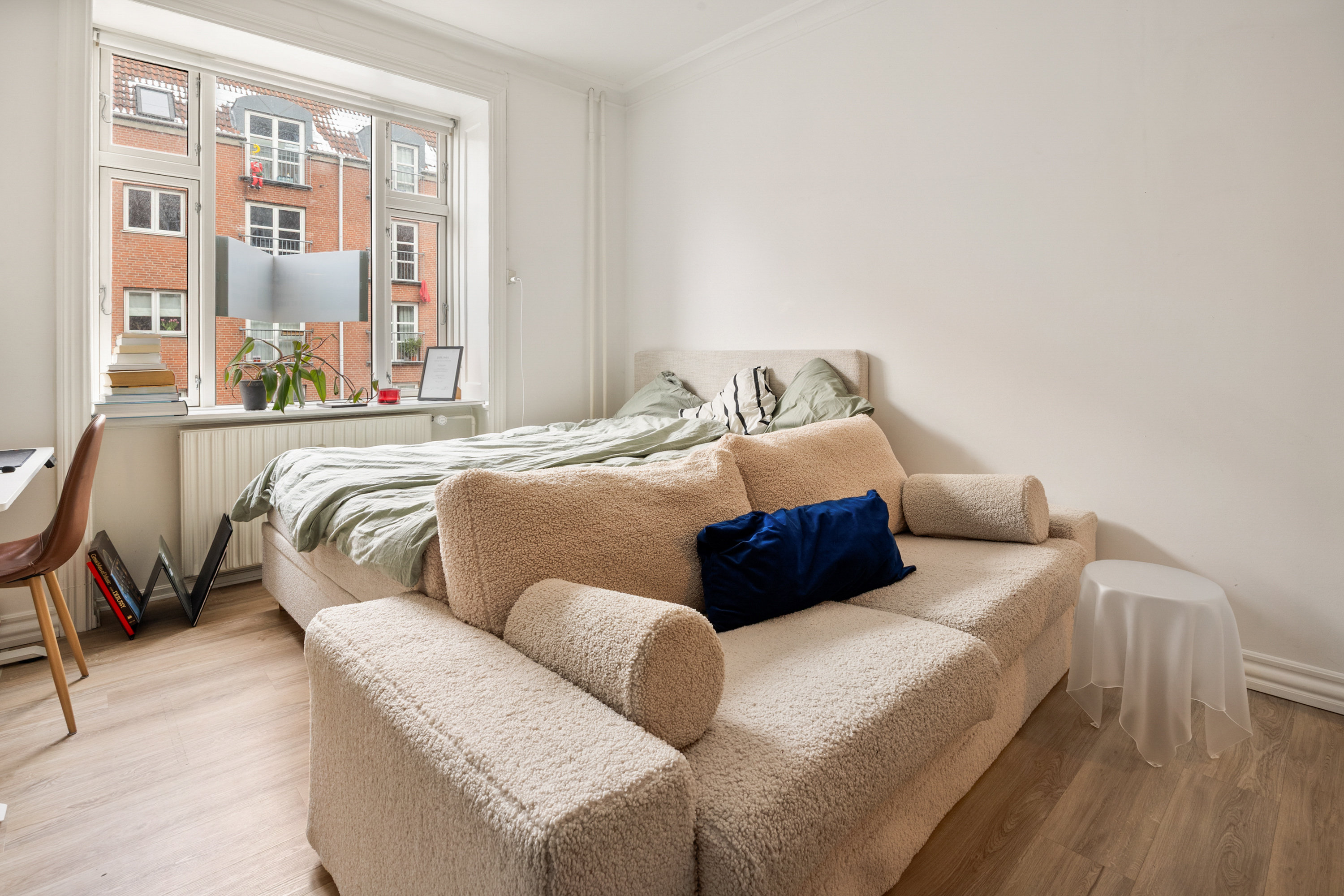 Fremhævet stue billede i fuldskærmstilstand. Billede af Julius Bloms Gade 31, 1. th., 2200 København N