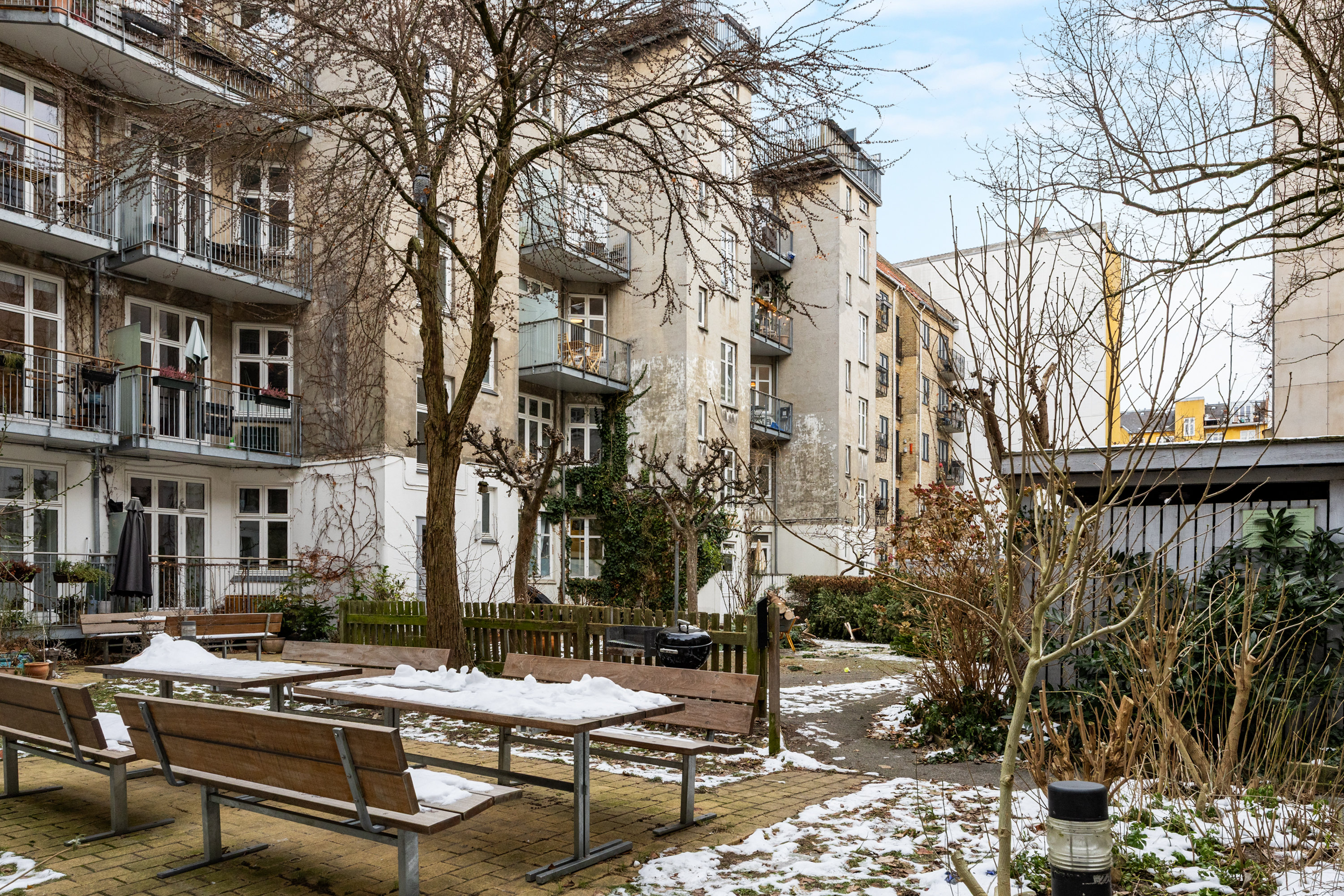 Fremhævet gårdmiljø billede i fuldskærmstilstand. Billede af Julius Bloms Gade 31, 1. th., 2200 København N