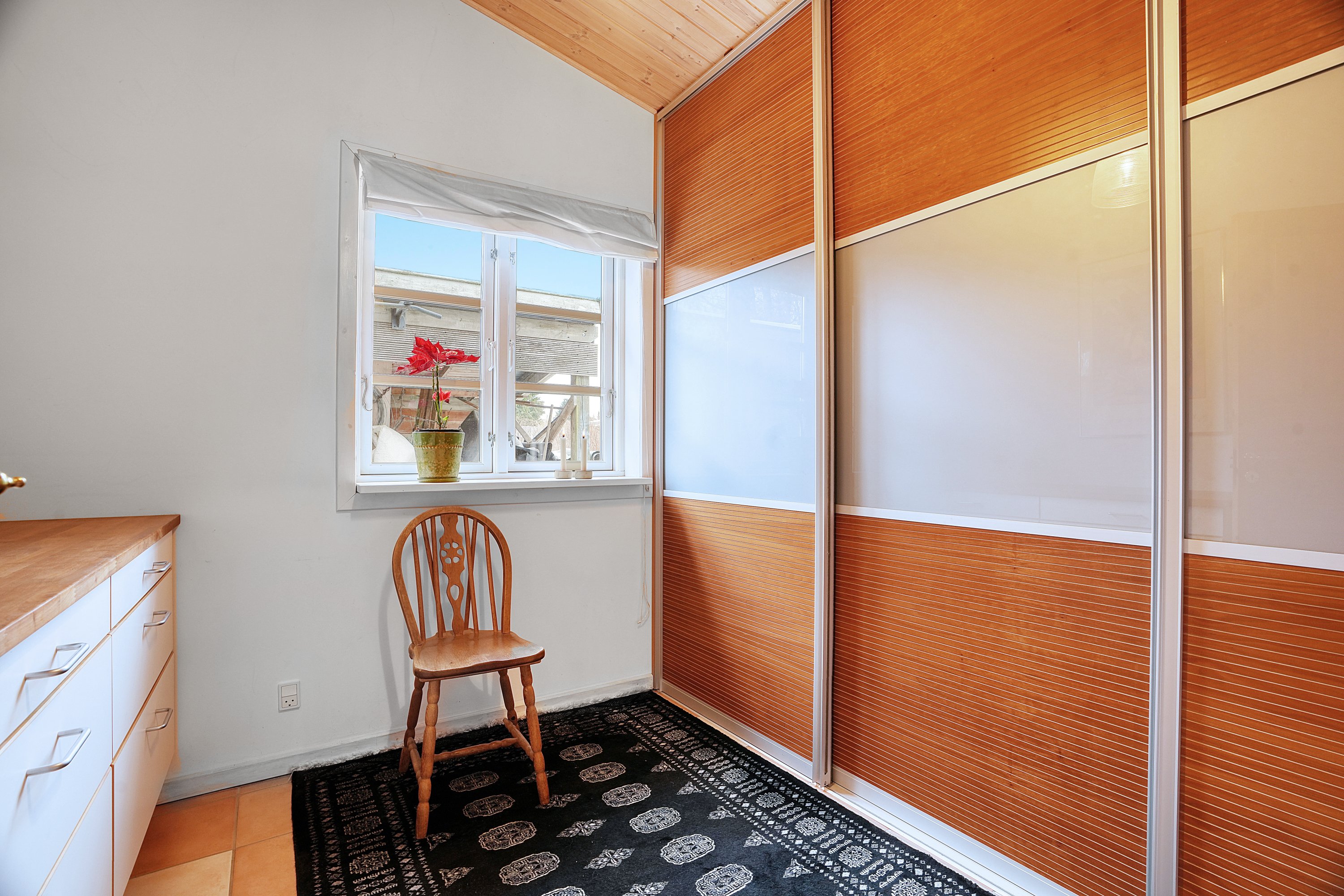 Fremhævet walkin closet billede i fuldskærmstilstand. Billede af Rørsangervej 2, Nyrup, 4500 Nykøbing Sj