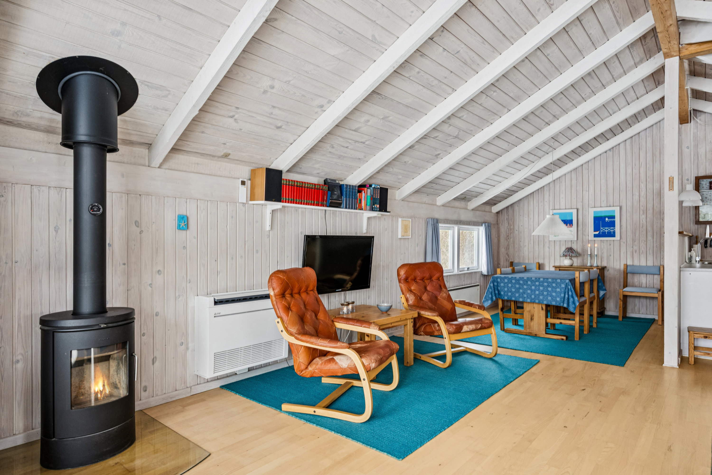 Fremhævet stue billede i fuldskærmstilstand. Billede af Skråningen 26, Begtrup Vig, 8420 Knebel