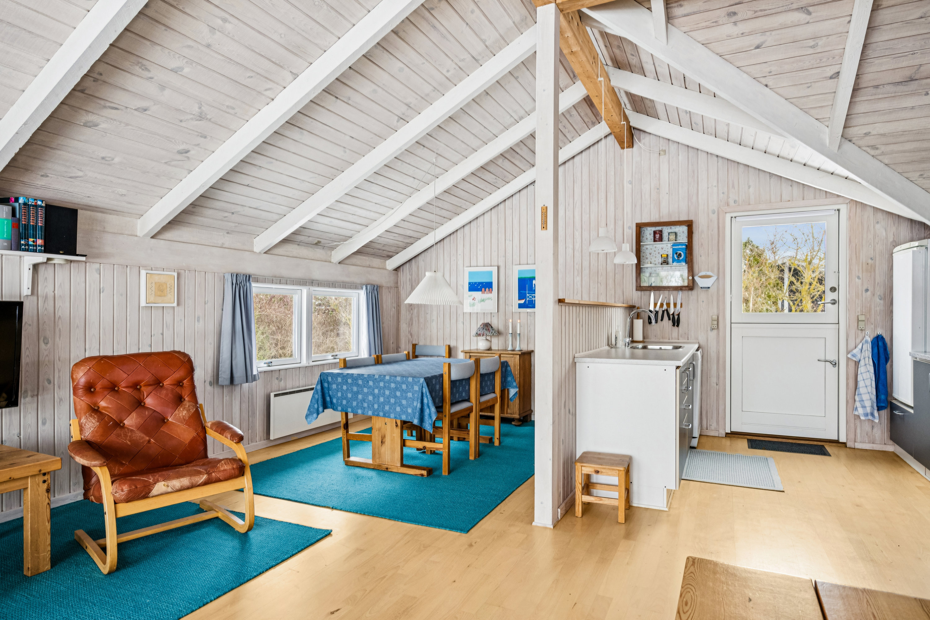 Fremhævet stue billede i fuldskærmstilstand. Billede af Skråningen 26, Begtrup Vig, 8420 Knebel